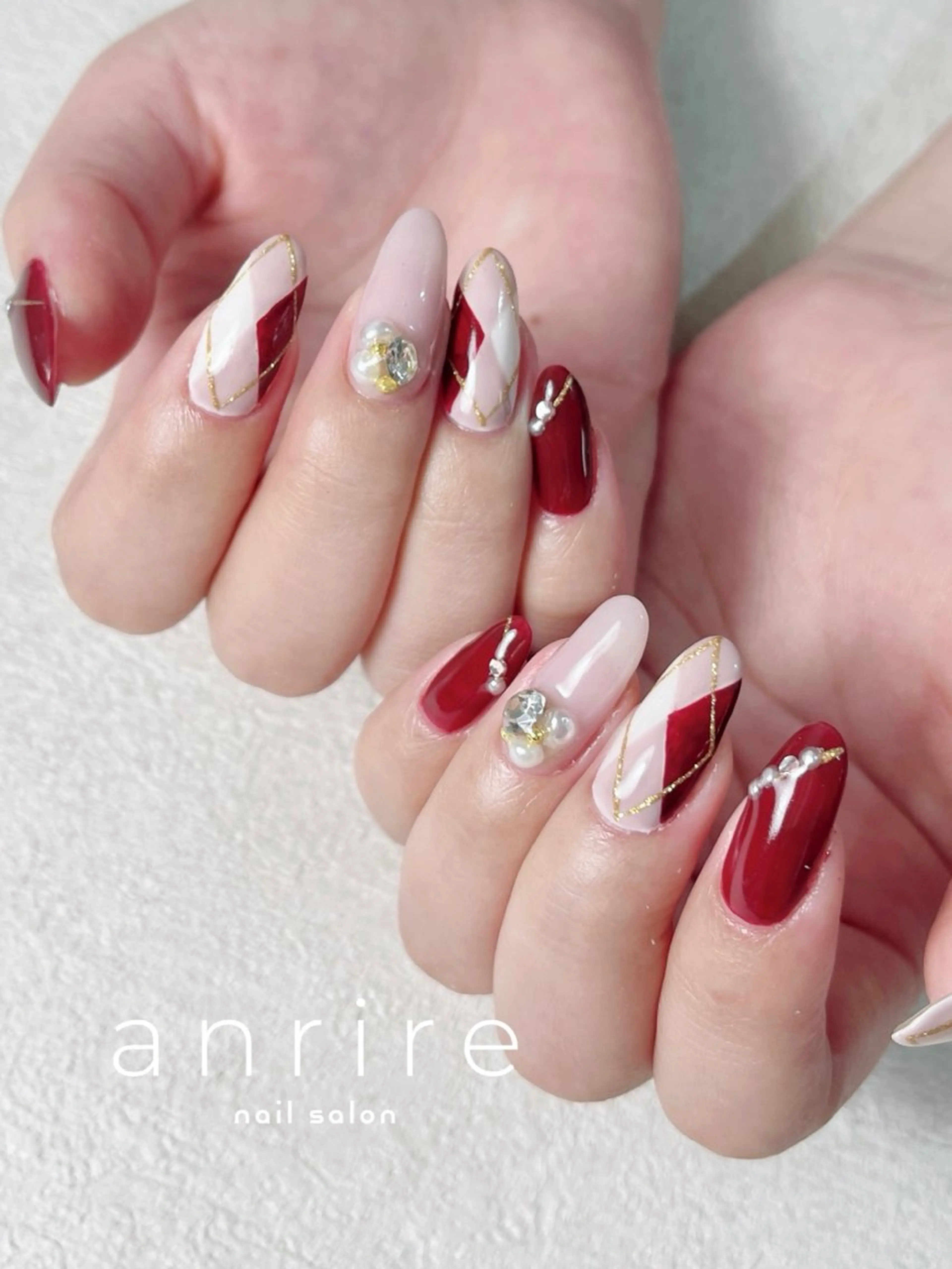 ネイル ボルドー ジェルネイル キラキラネイル パラジェル ホワイト ハンドネイル nailsalon anrireのネイルデザイン