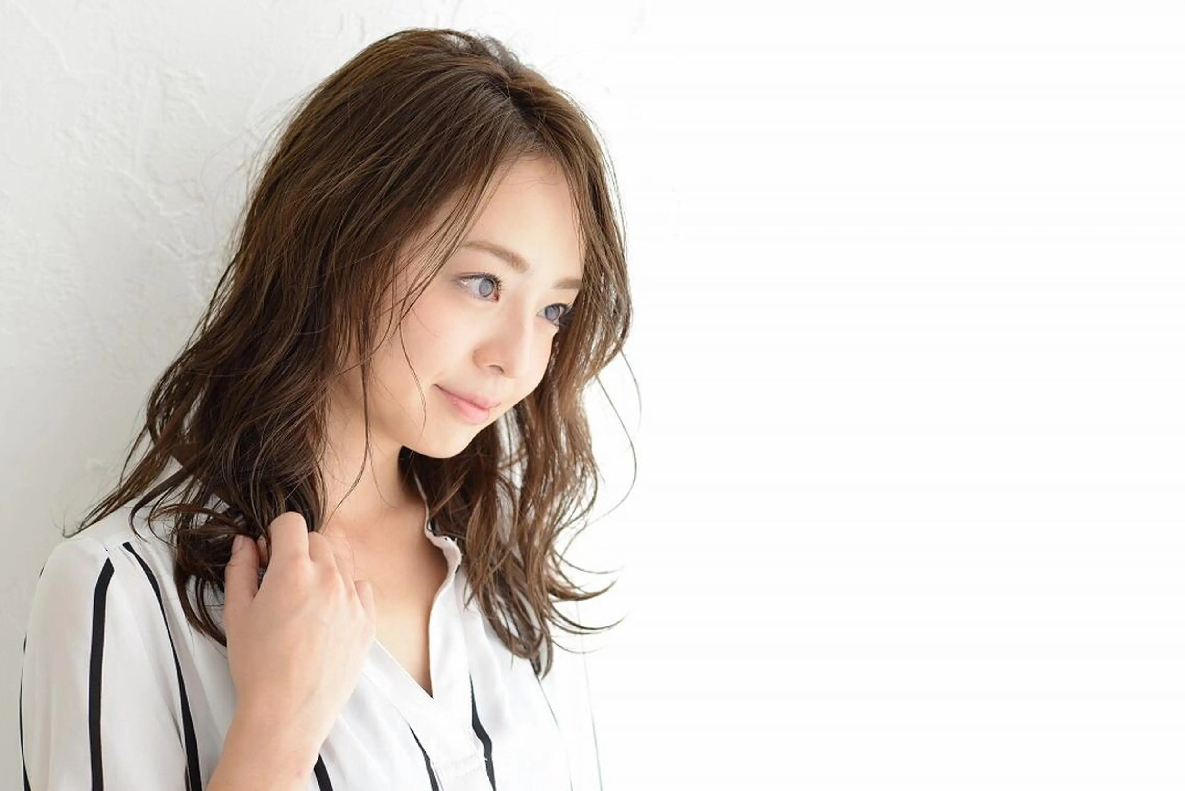 セミロング カラー 圧倒的美髪ストレート ツダケイタロウのヘアスタイル