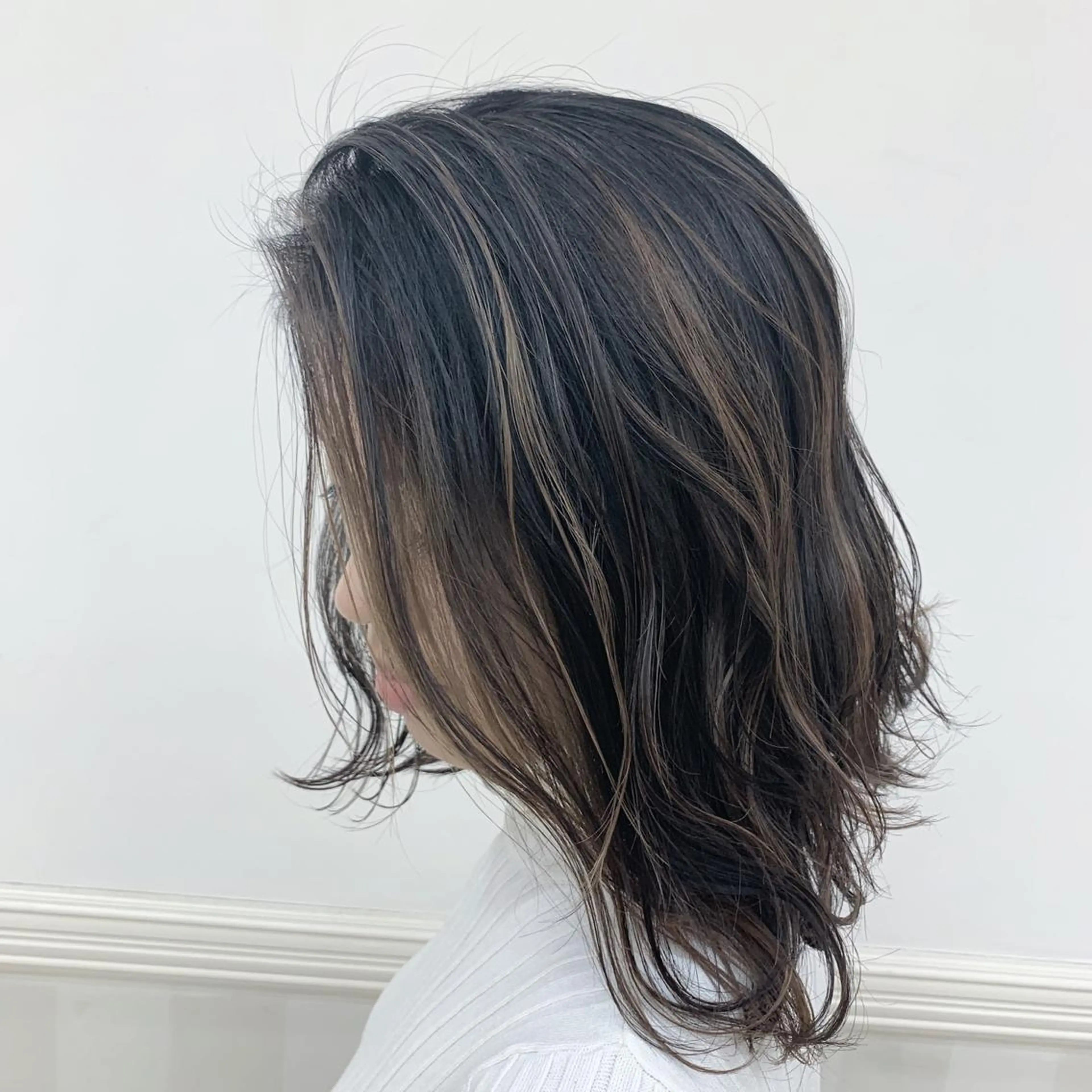 ミディアム カラー ハイライトカラー ハイライト カット ヘアカラー ブリーチ/バレイヤ ージュ川端裕司のヘアスタイル