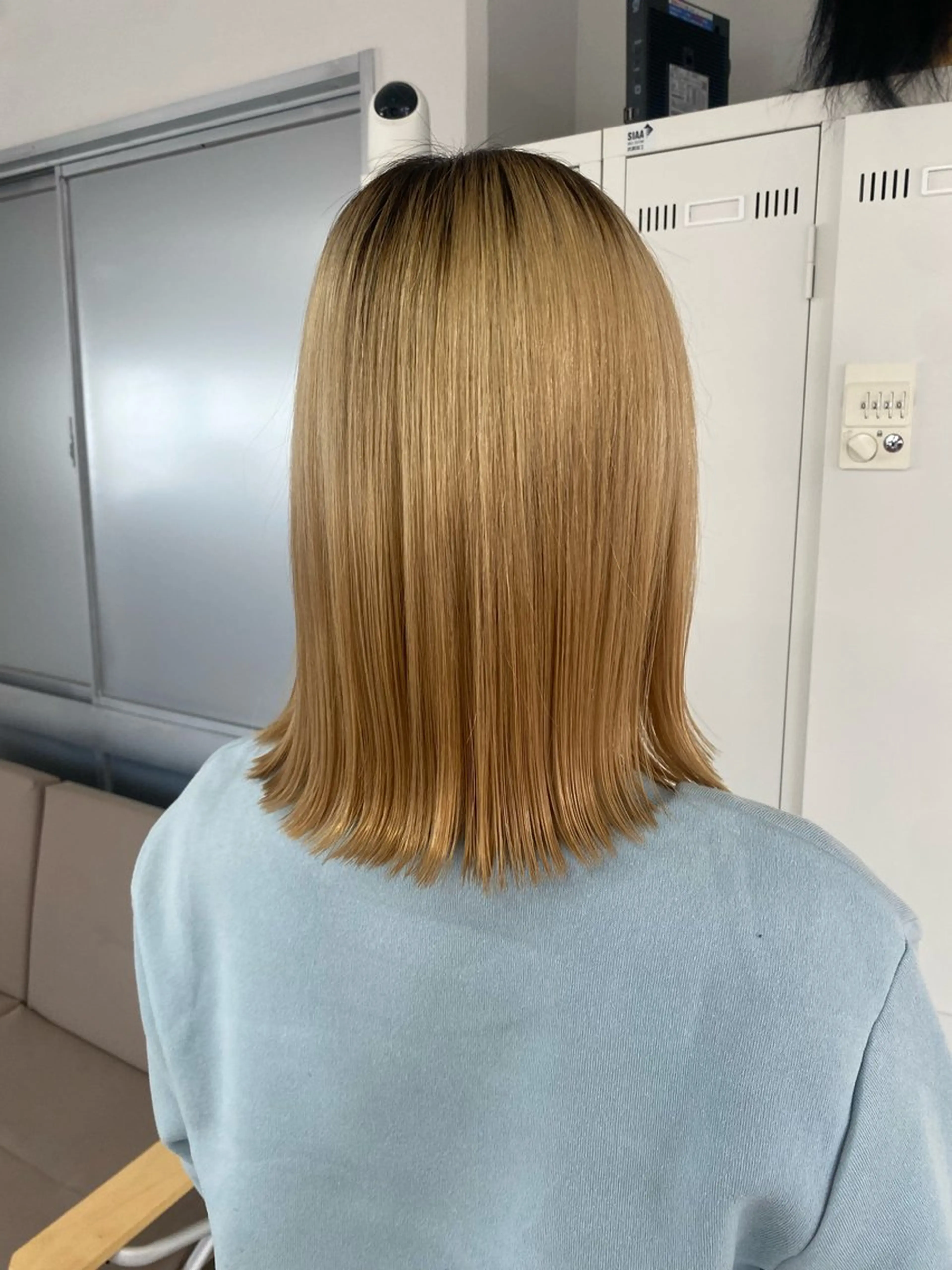 ミディアム ボブ 外ハネヘア ヘアカラー elk ANZU🎀のヘアスタイル