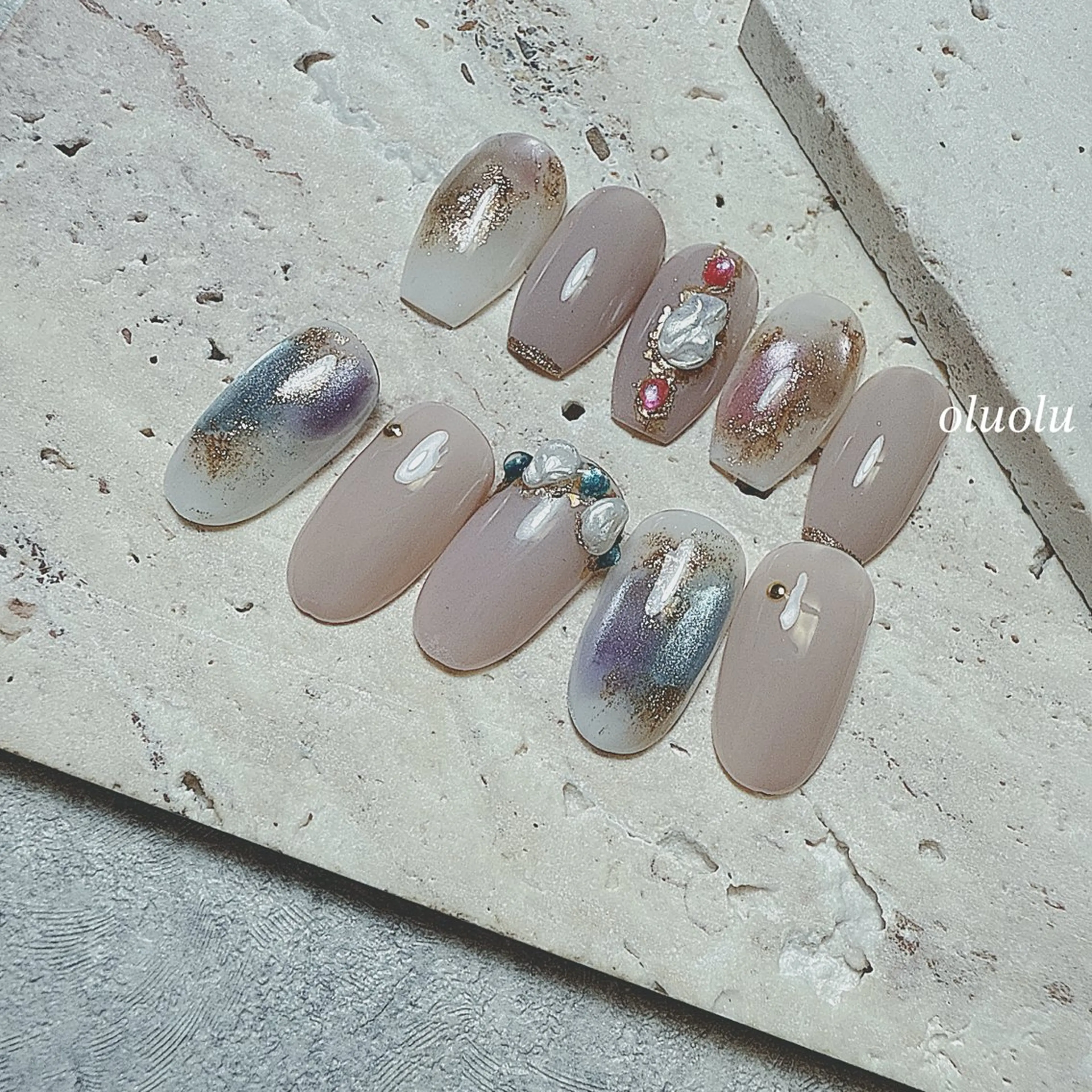 ネイル アートネイル 氷ネイル・うるうるネイル キラキラネイル マグネットネイル ニュアンスネイル ハンドネイル 大村 紬華のネイルデザイン