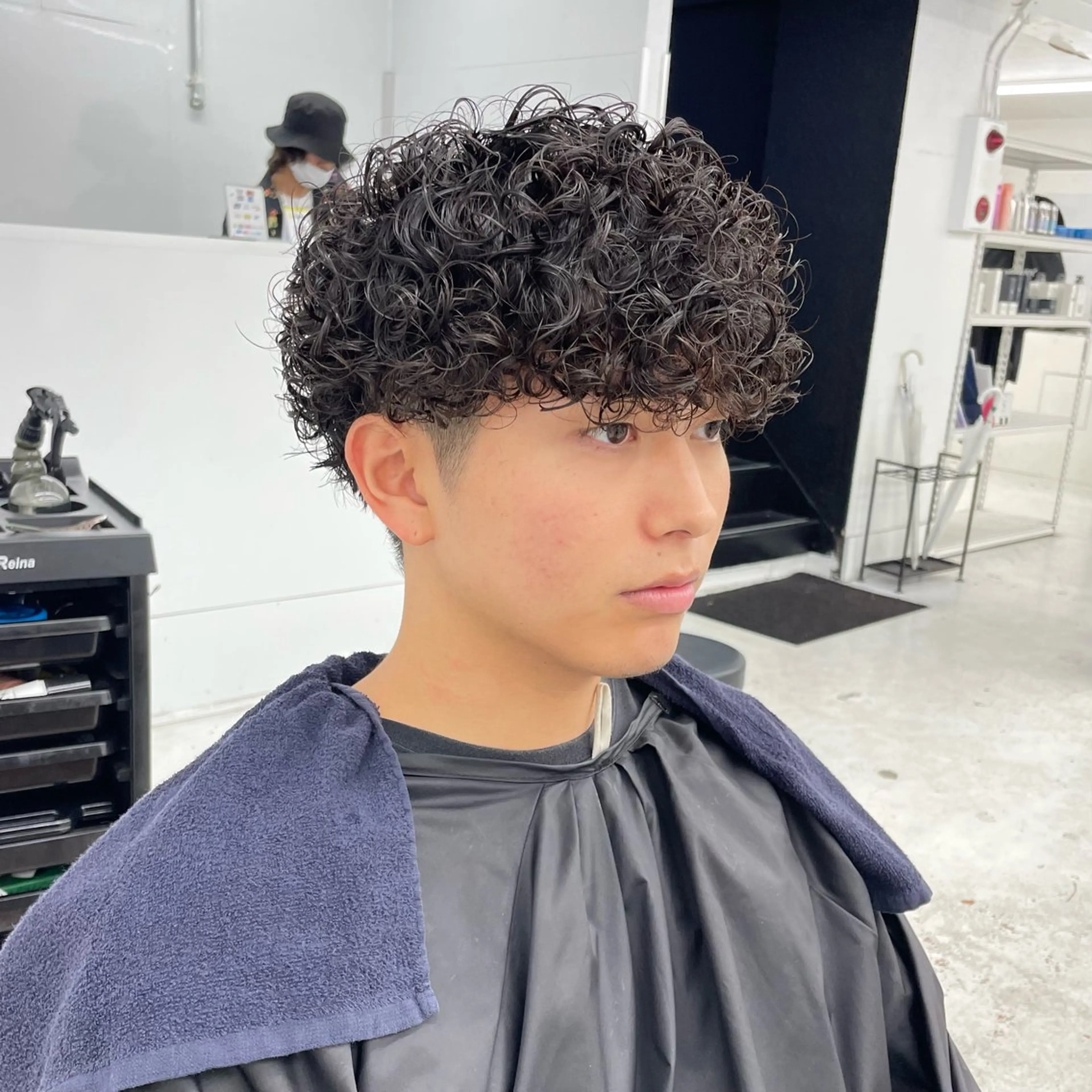 ミディアム パーマ メンズ ミディアムパーマ メンズパーマ プードルパーマ プードルパーマ カット パーマ 【柏メンズパーマ職人 】店長　KAZUMAのヘアスタイル