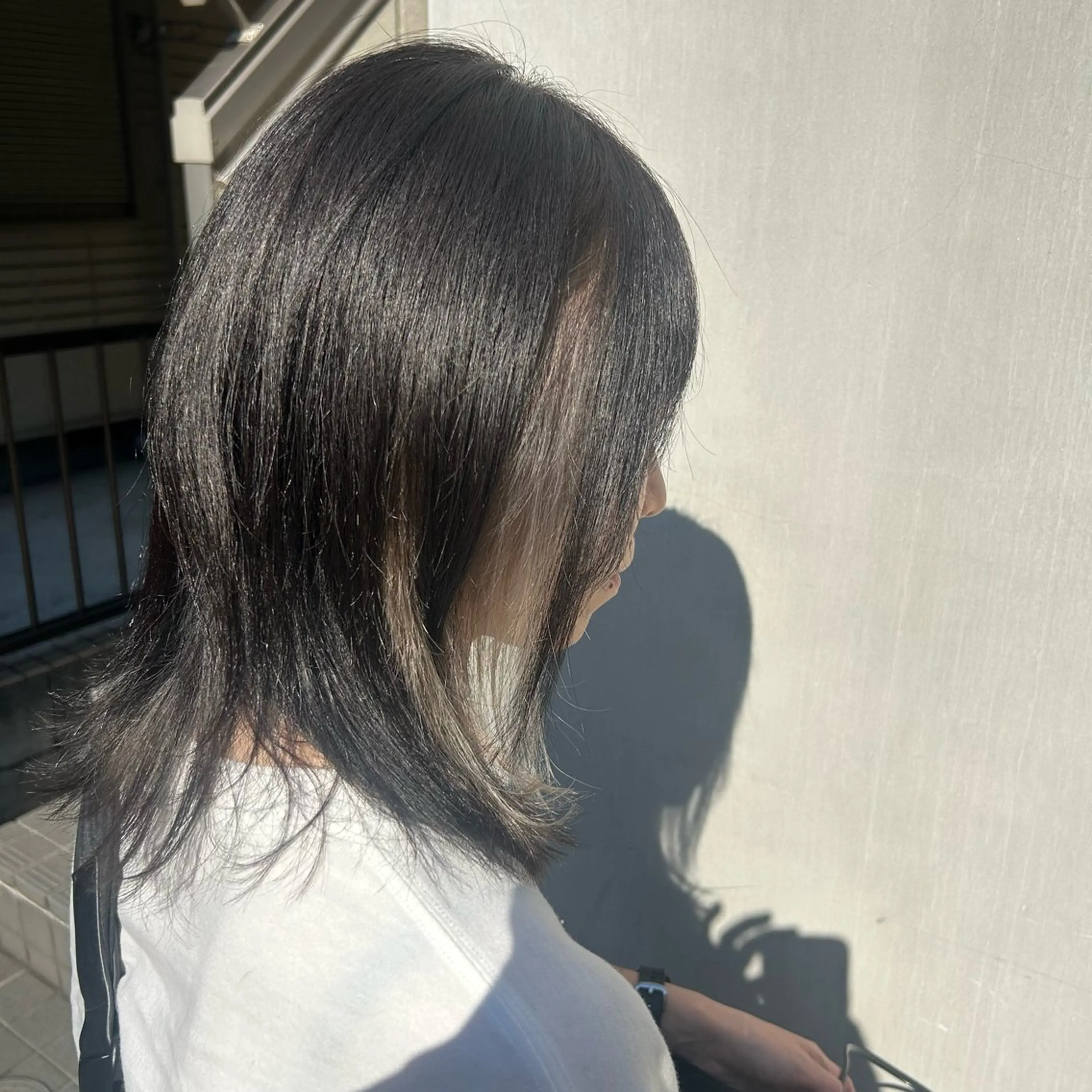 ミディアム カラー ブリーチ カット ヘアカラー トリートメント 若狭 彩花のヘアスタイル