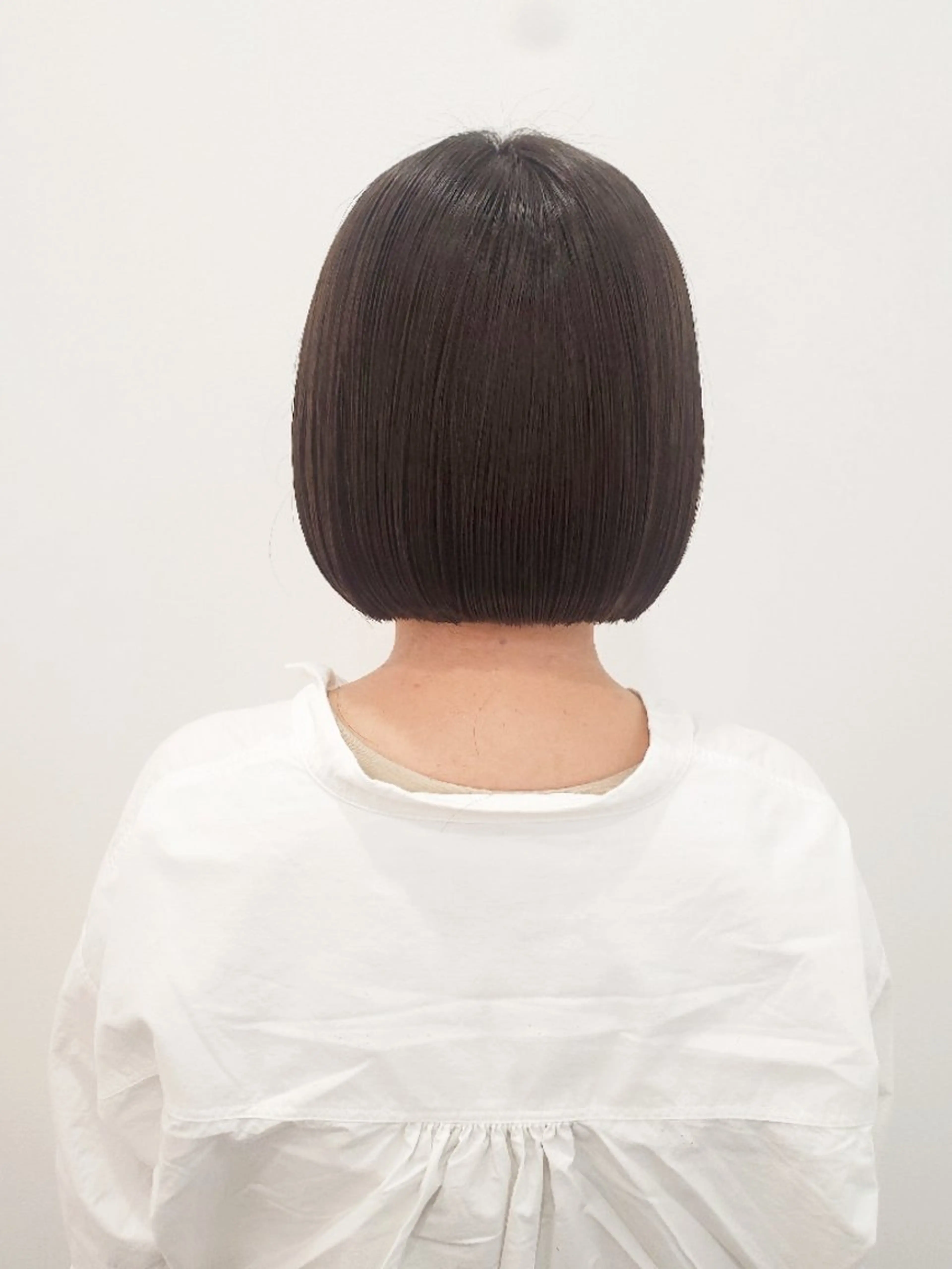 ショート アッシュ ボブ 齋藤 愛美のヘアスタイル