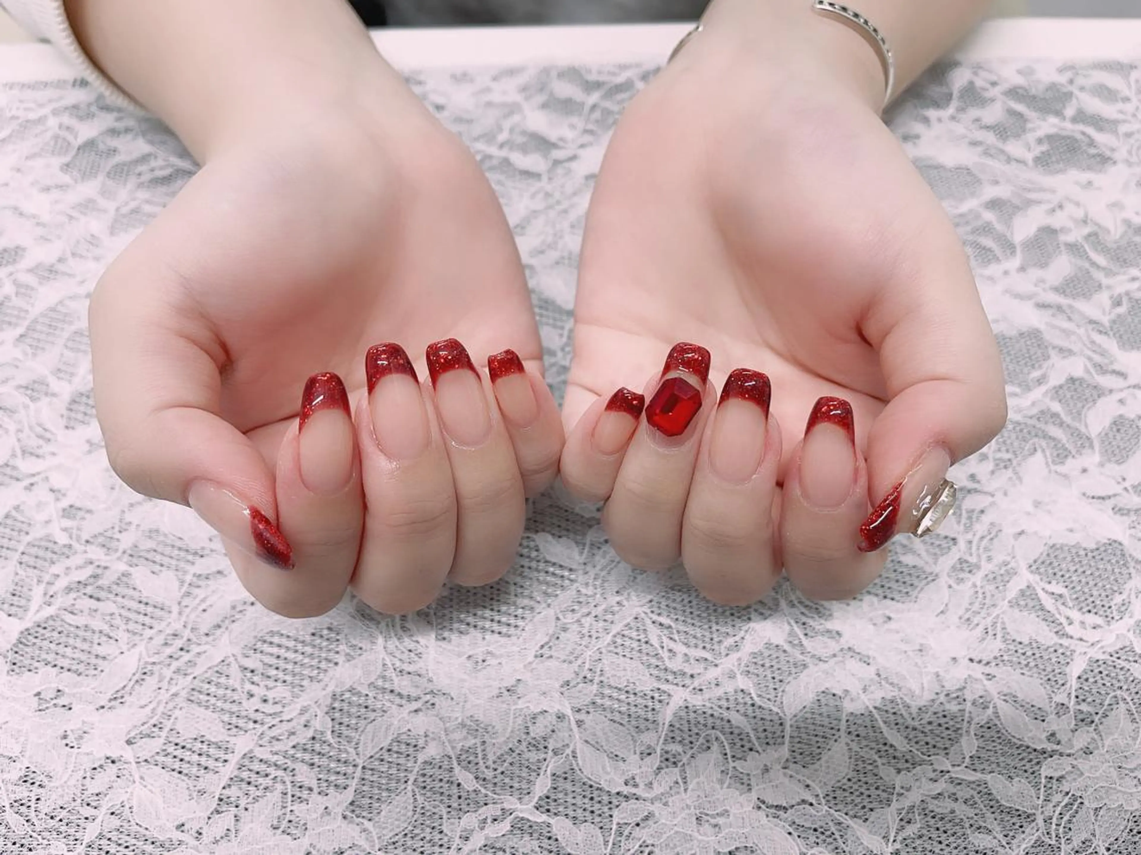 ネイル フレンチネイル ジェルネイル ラメ(グリッター) 赤色 nail salon AIのネイルデザイン