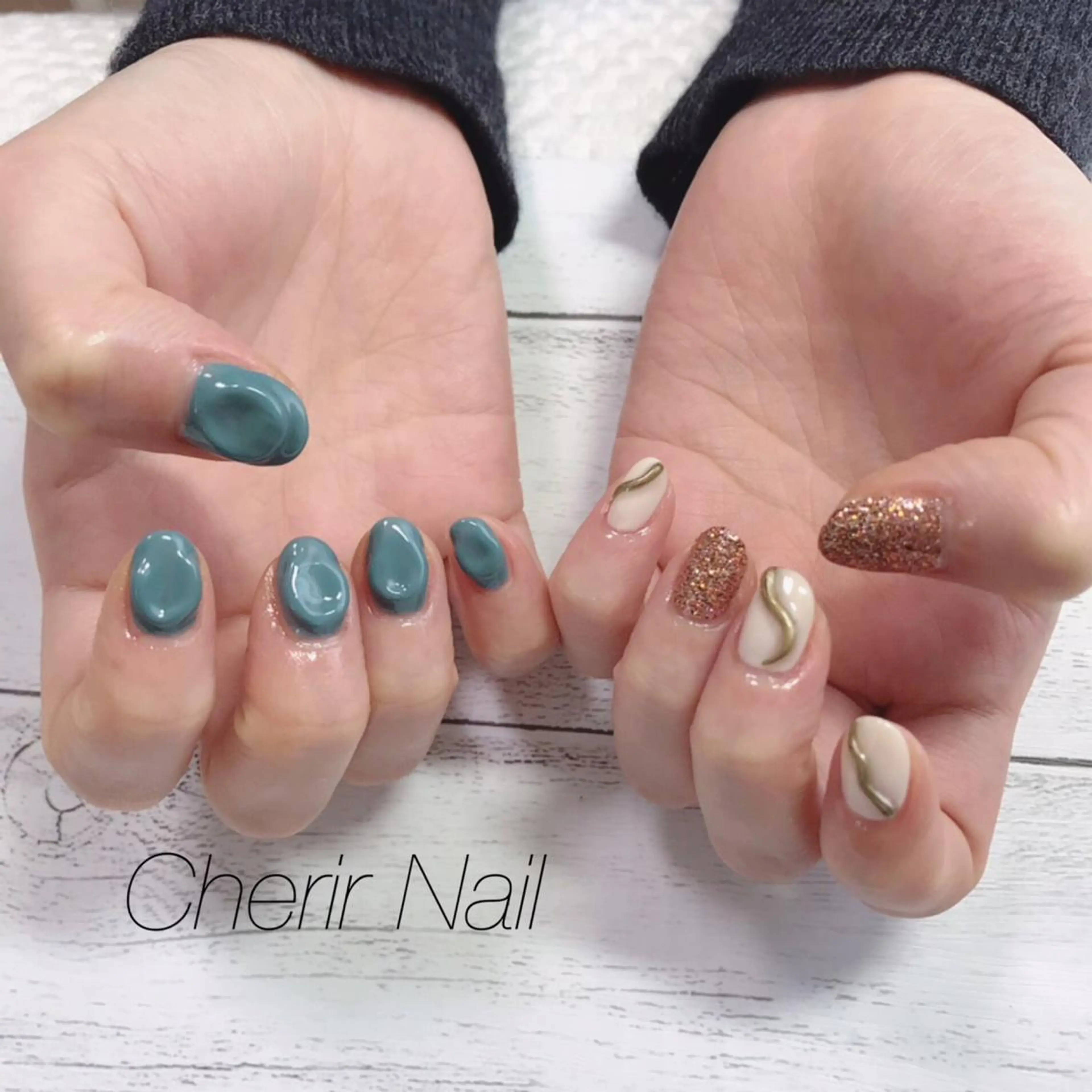 ネイル アートネイル ラメ(グリッター) ワンカラーネイル ショートネイル ホワイト Cherirnail kaoriのネイルデザイン