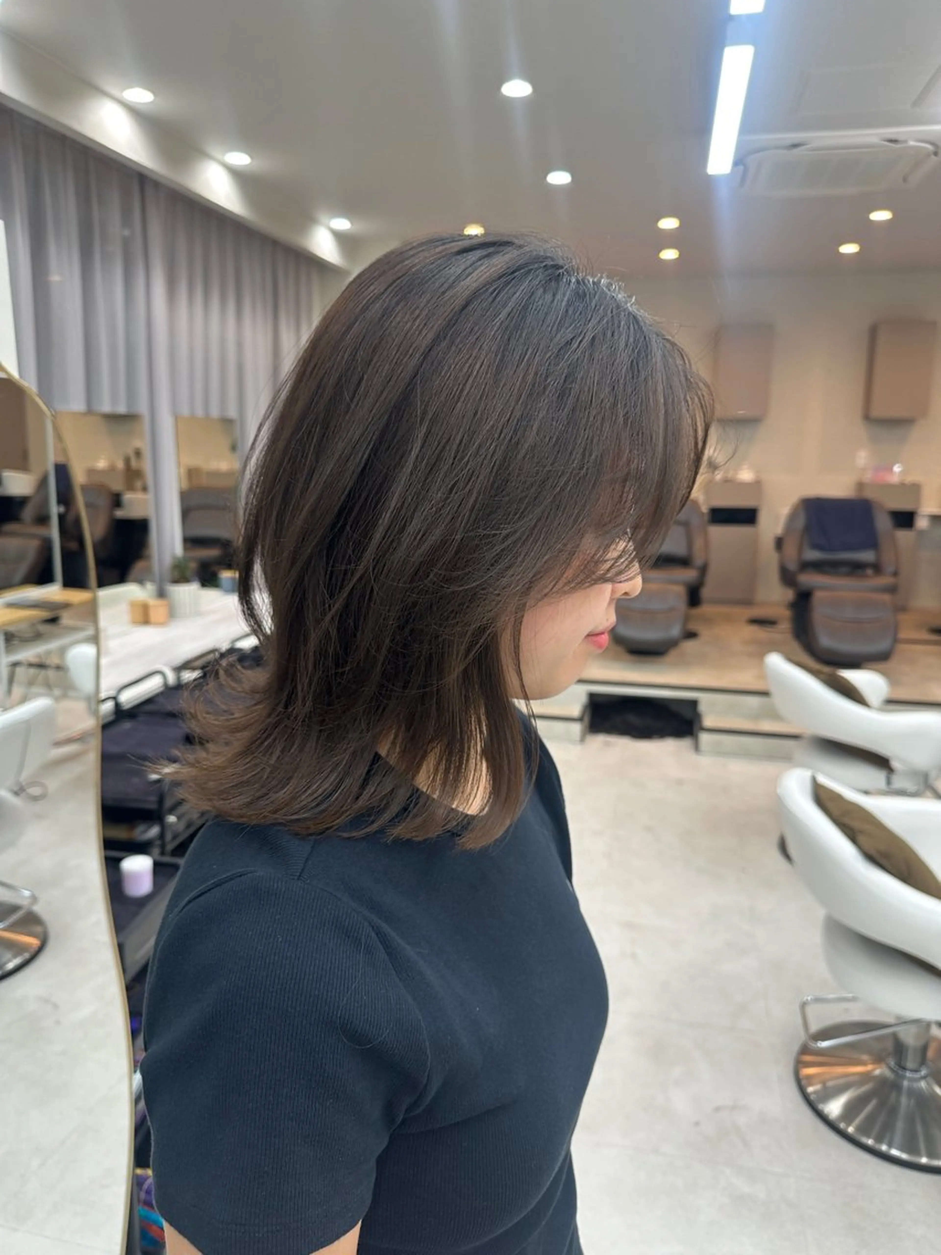 ミディアム レイヤーカット 丸山 心 / 艶カラーのヘアスタイル