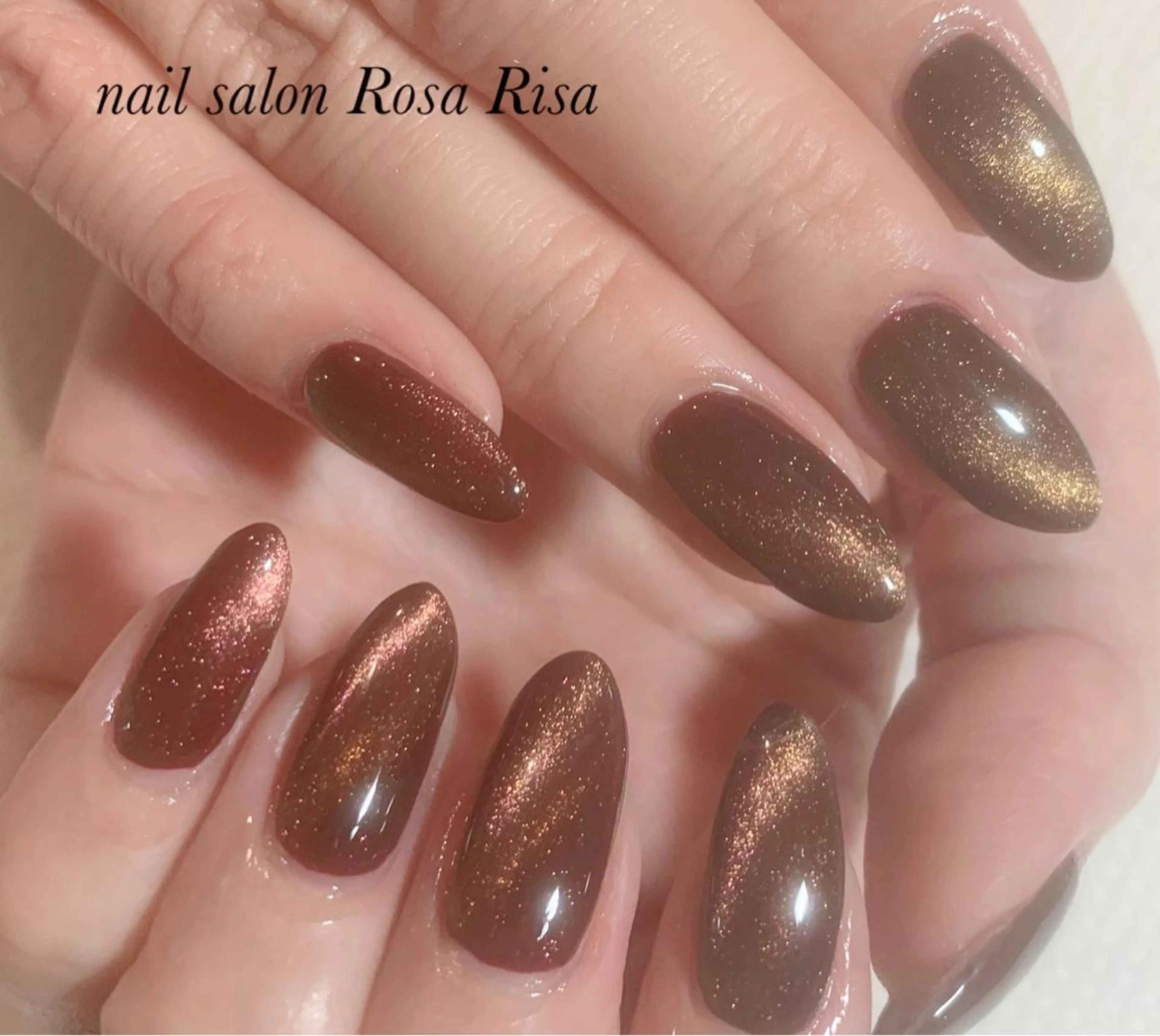 ミディアム ネイル ボルドー ゴールド マグネットネイル ピンク ネイルスタジオ シェイクユアハンズのネイルデザイン
