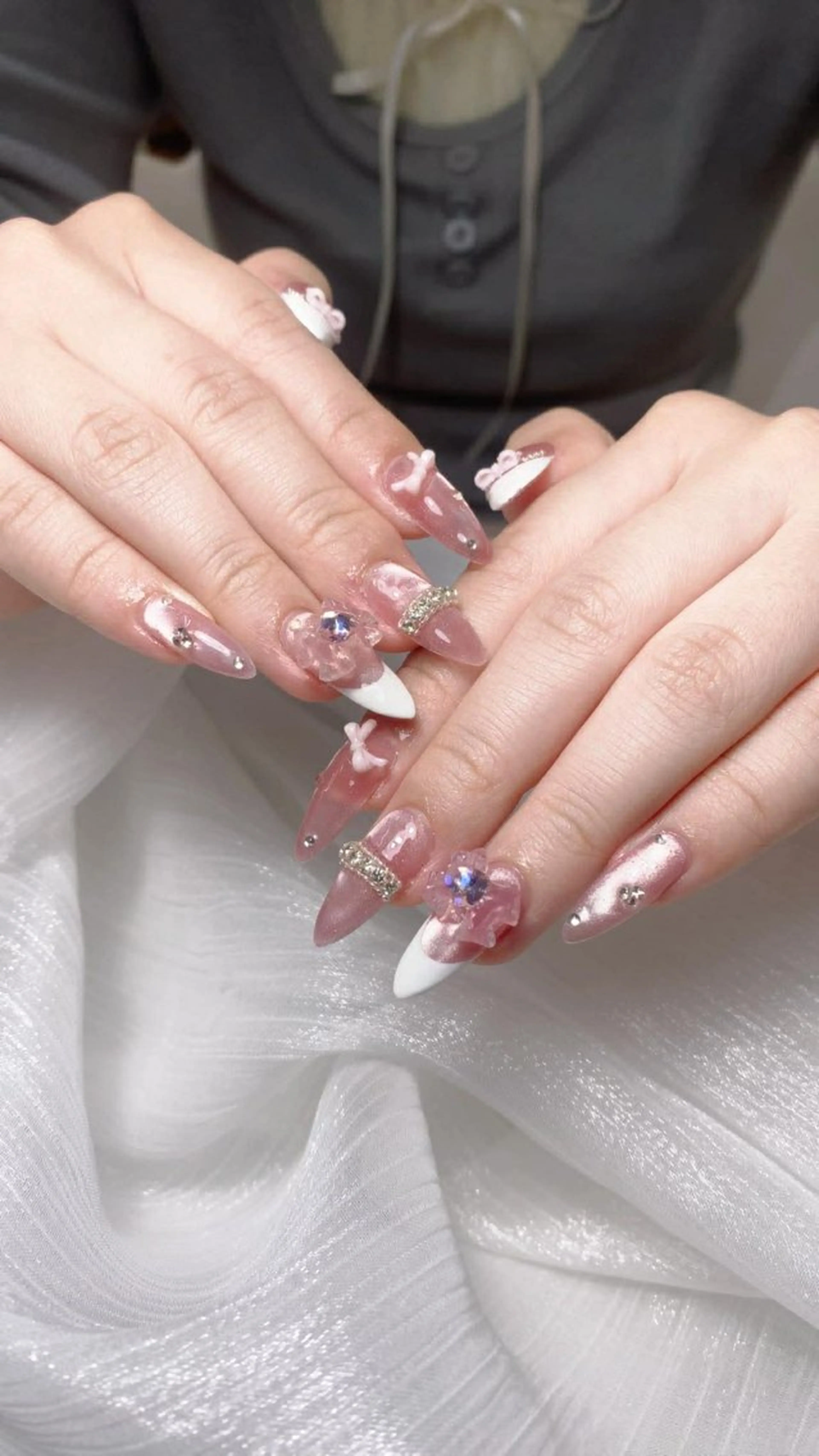 ネイル フレンチネイル グラデーション 韓国ネイル マグネットネイル ミラーネイル ハンドネイル ハンドケア Hara Nail 【パラジェル使用】のネイルデザイン