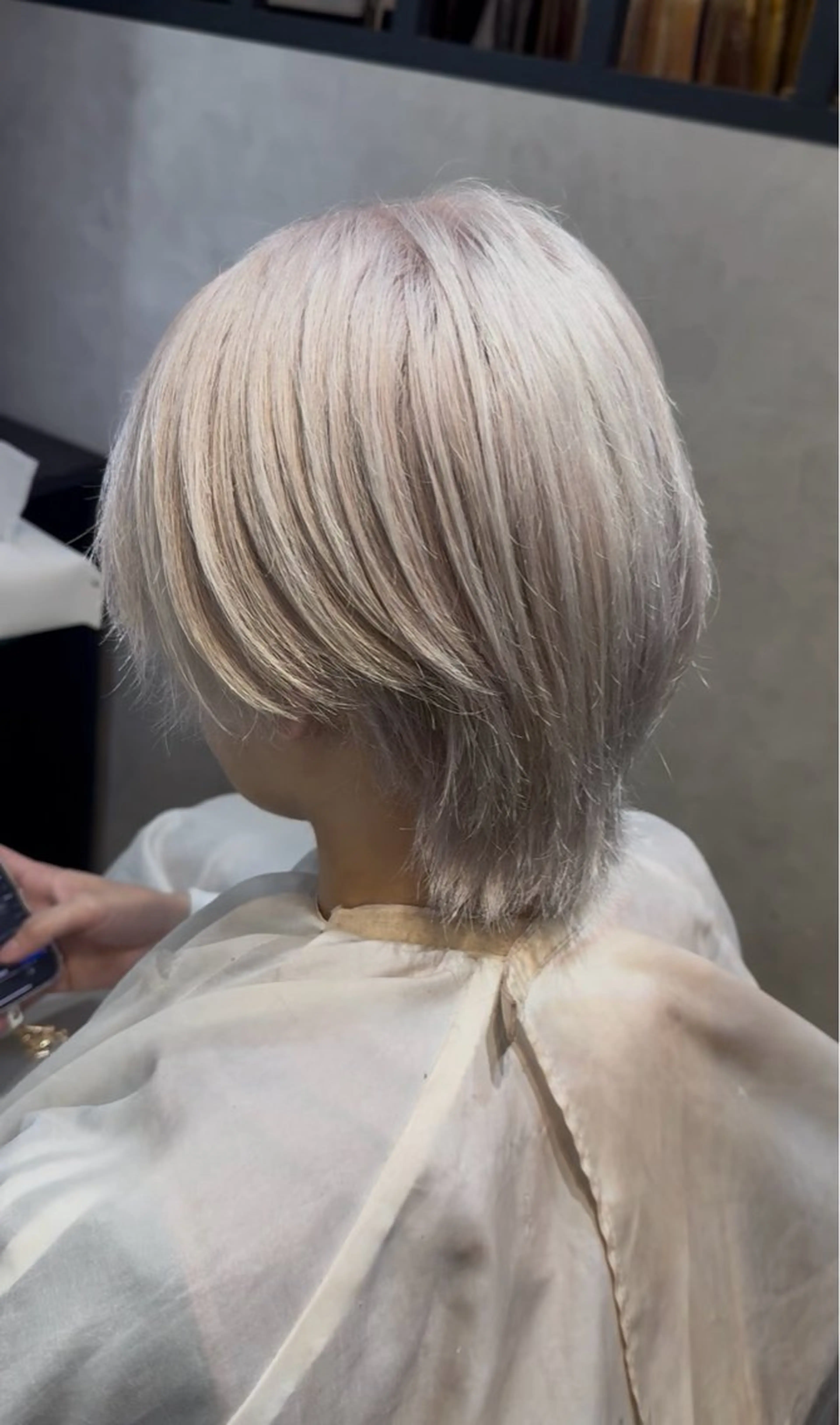 カラー メンズ ベージュカラー ホワイトベージュ ヘアカラー 奥田 星来のヘアスタイル