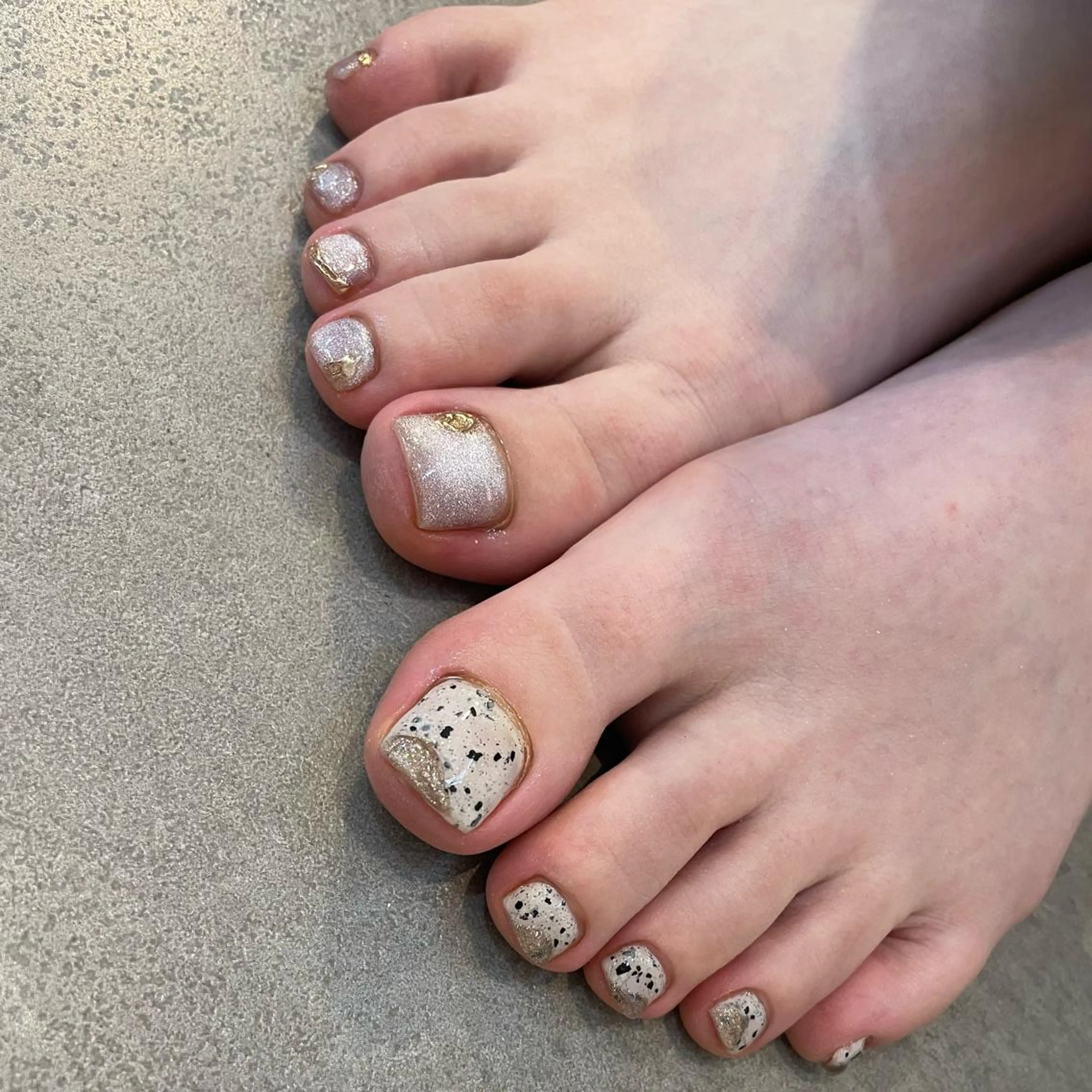 ネイル マグネットネイル ニュアンスネイル フットネイル Nail Salon Gummi.のネイルデザイン