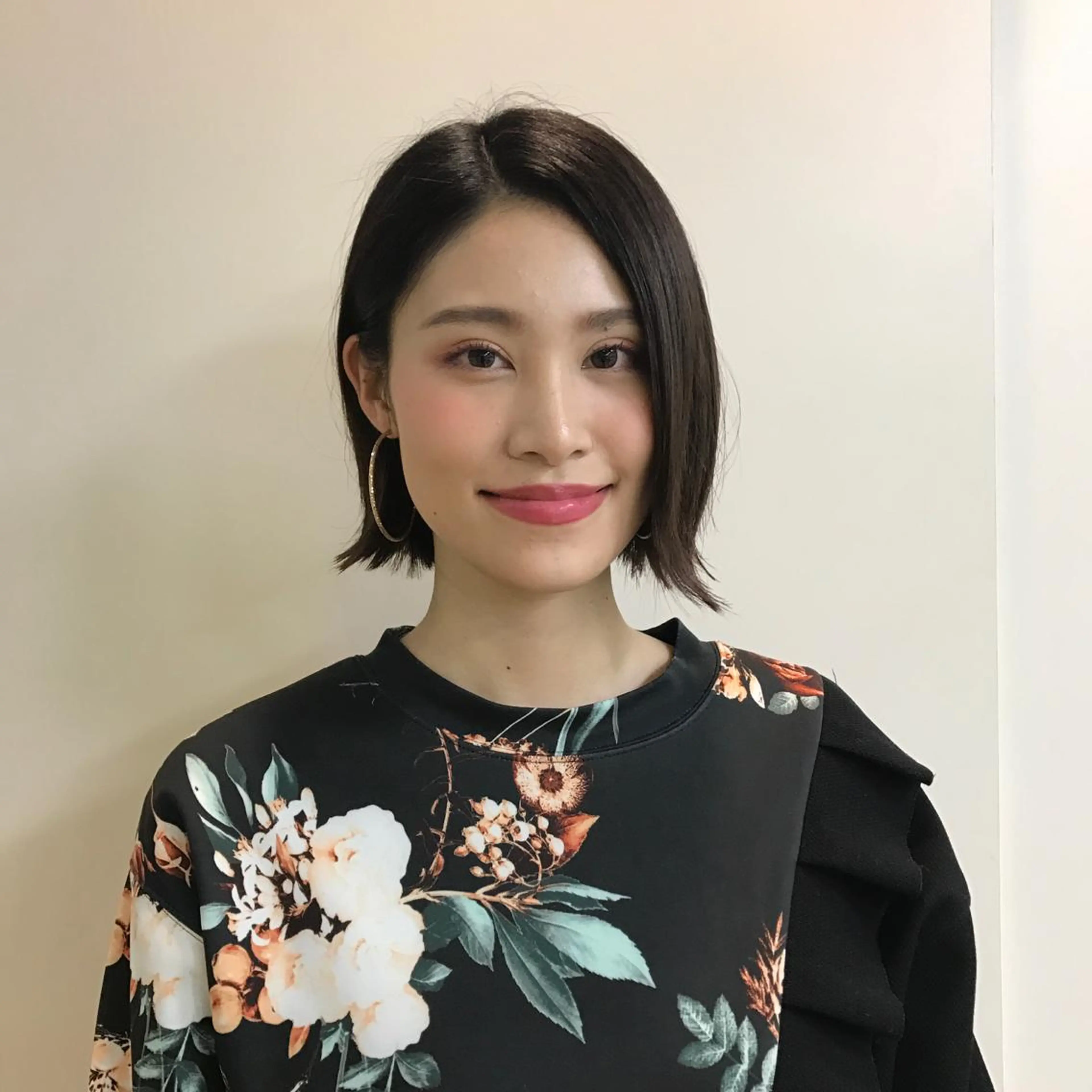 ミディアム 切りっぱなしボブ ボブ ハットリ ユウイチのヘアスタイル
