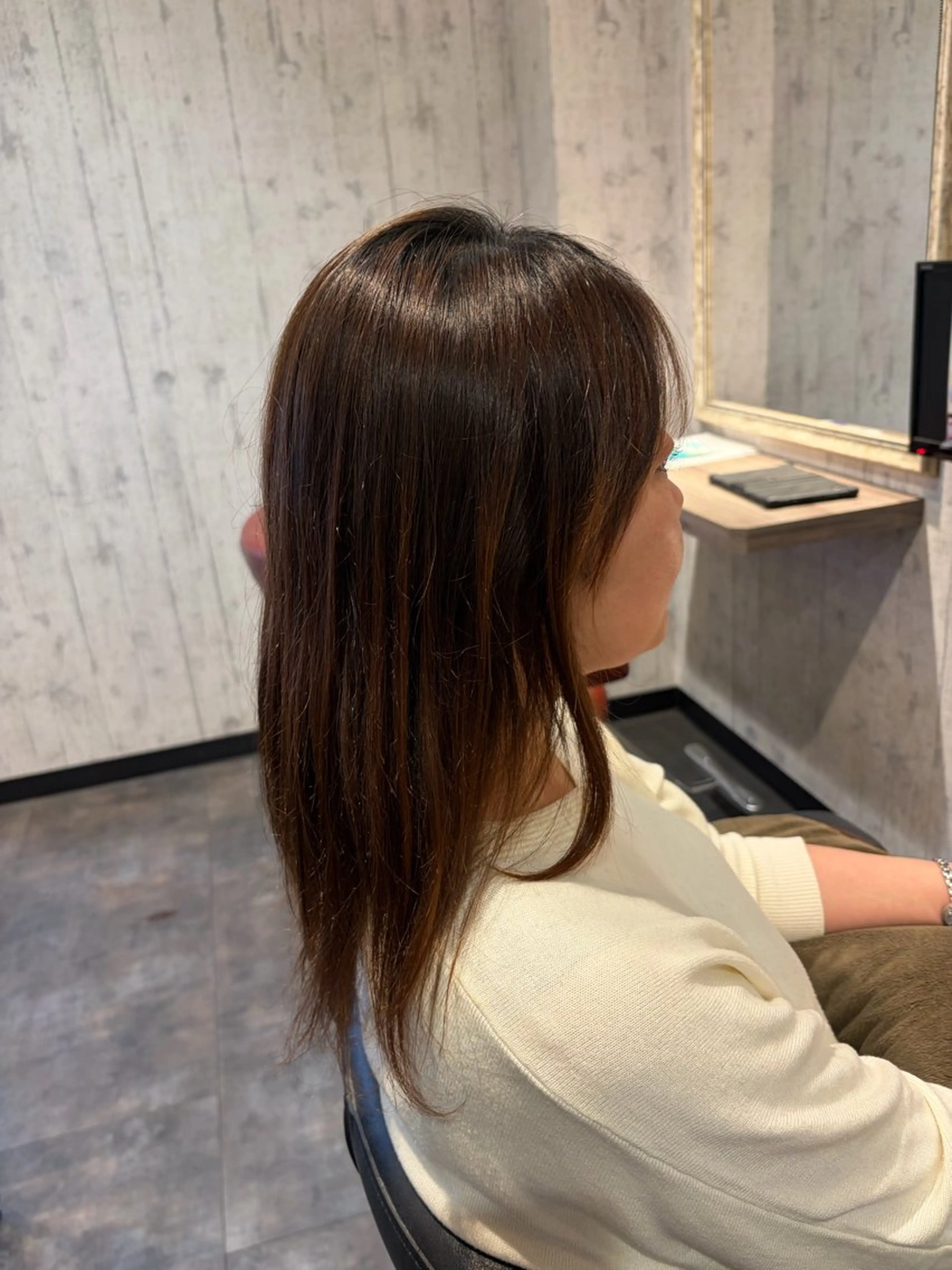 ミディアム カット ヘアカラー 縮毛矯正 トリートメント ✨矯正口コミ4.9✨ 歴21年代表ヨシアキのヘアスタイル