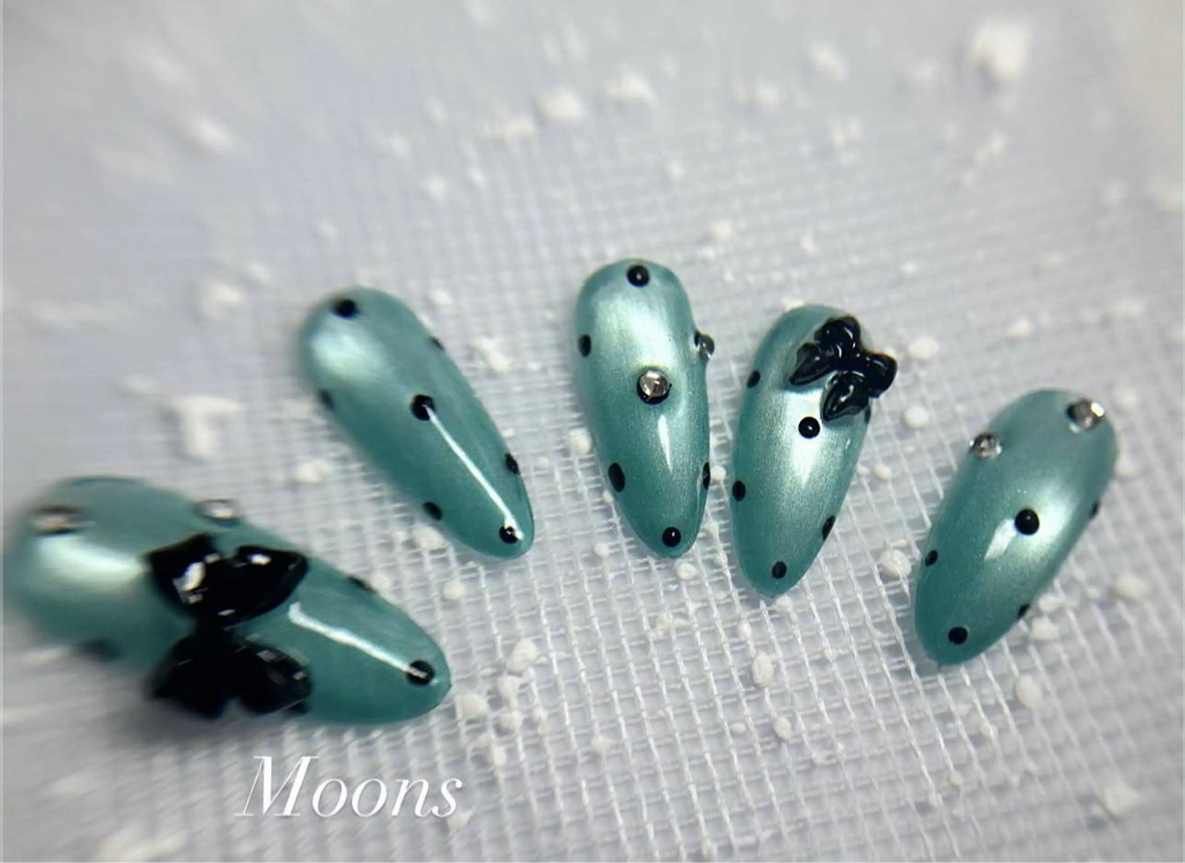 ネイル Moons nail 💅✨のネイルデザイン