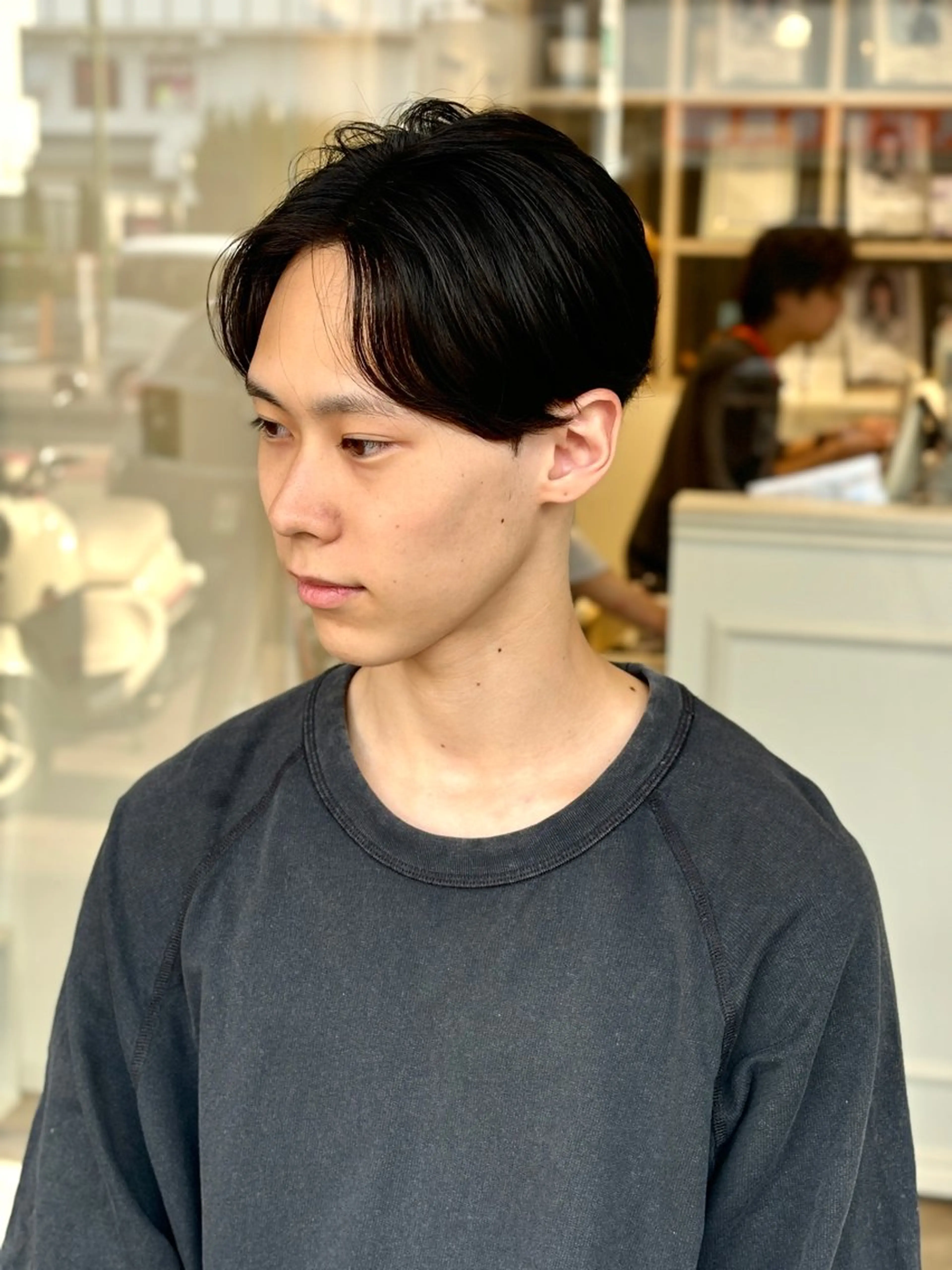 ショート ブリーチなしwカラー メンズパーマ新居見のヘアスタイル