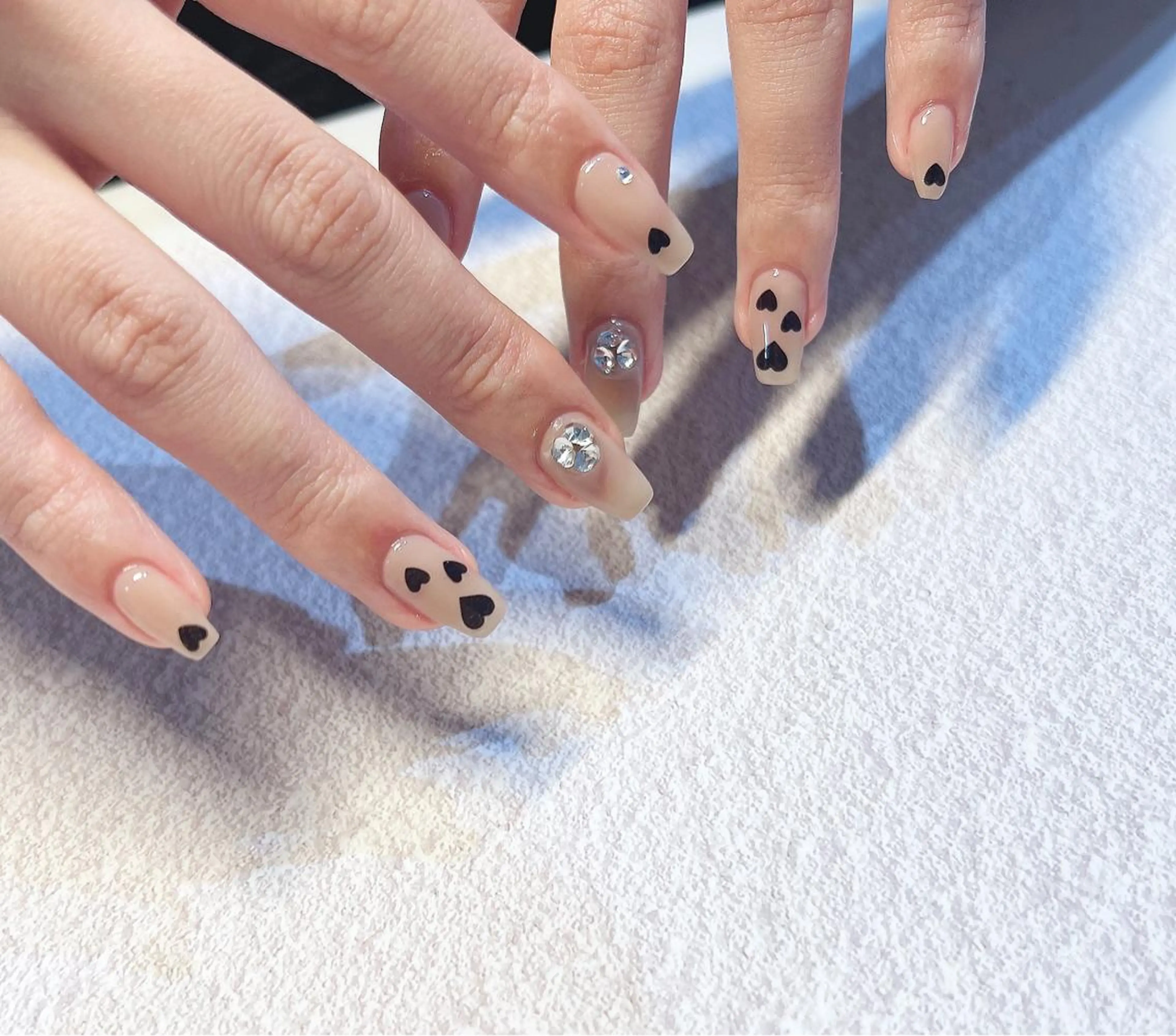 ネイル フレンチネイル ジェルネイル 韓国ネイル 持ち込み パラジェル ちゅるんネイル🪄 耳ツボジュエリー🔗のネイルデザイン