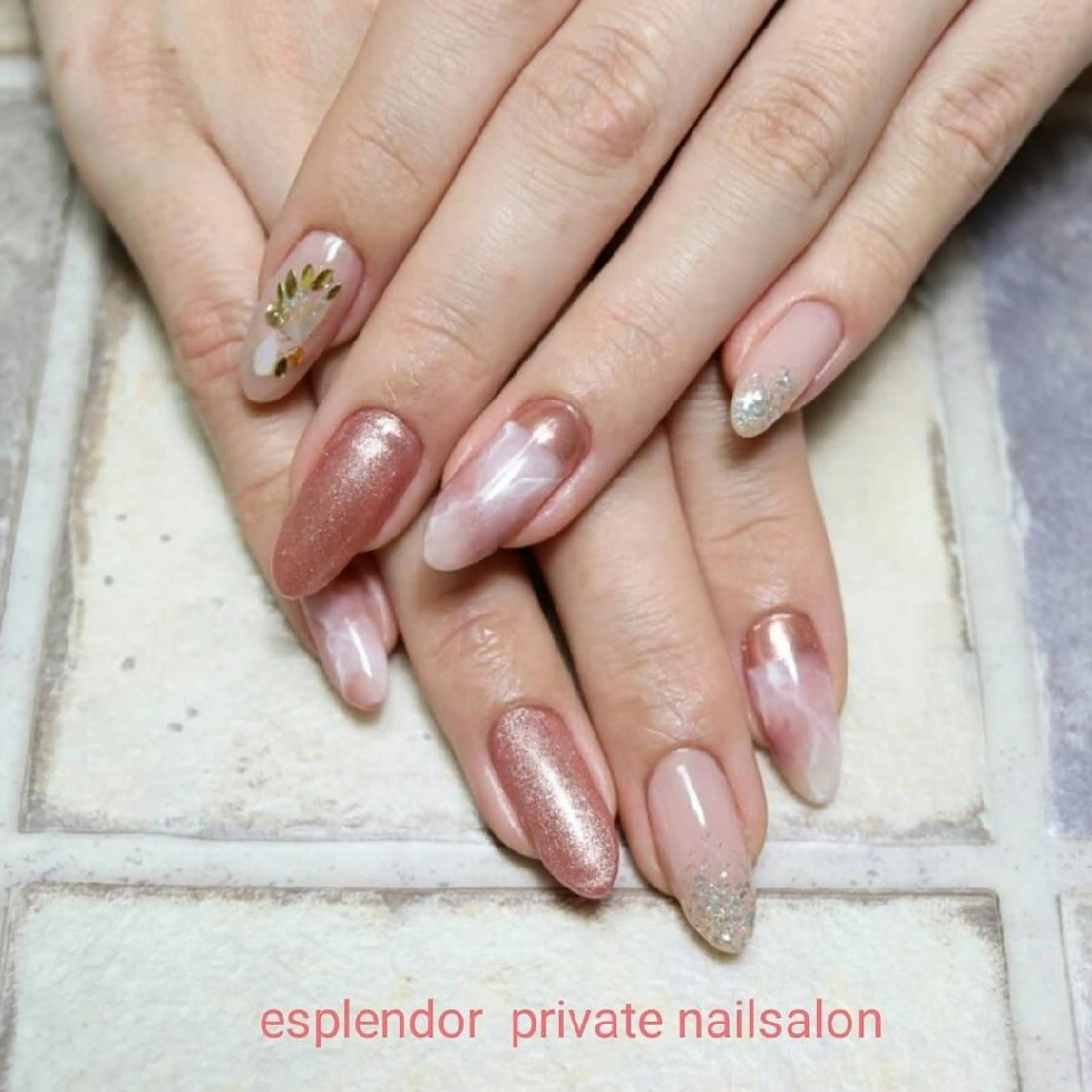 ネイル ゴールド ニュアンスネイル ピンク ハンドネイル ハンドケア esplendor  エスプレンドル所属・esplendor  小野寺のネイルデザイン