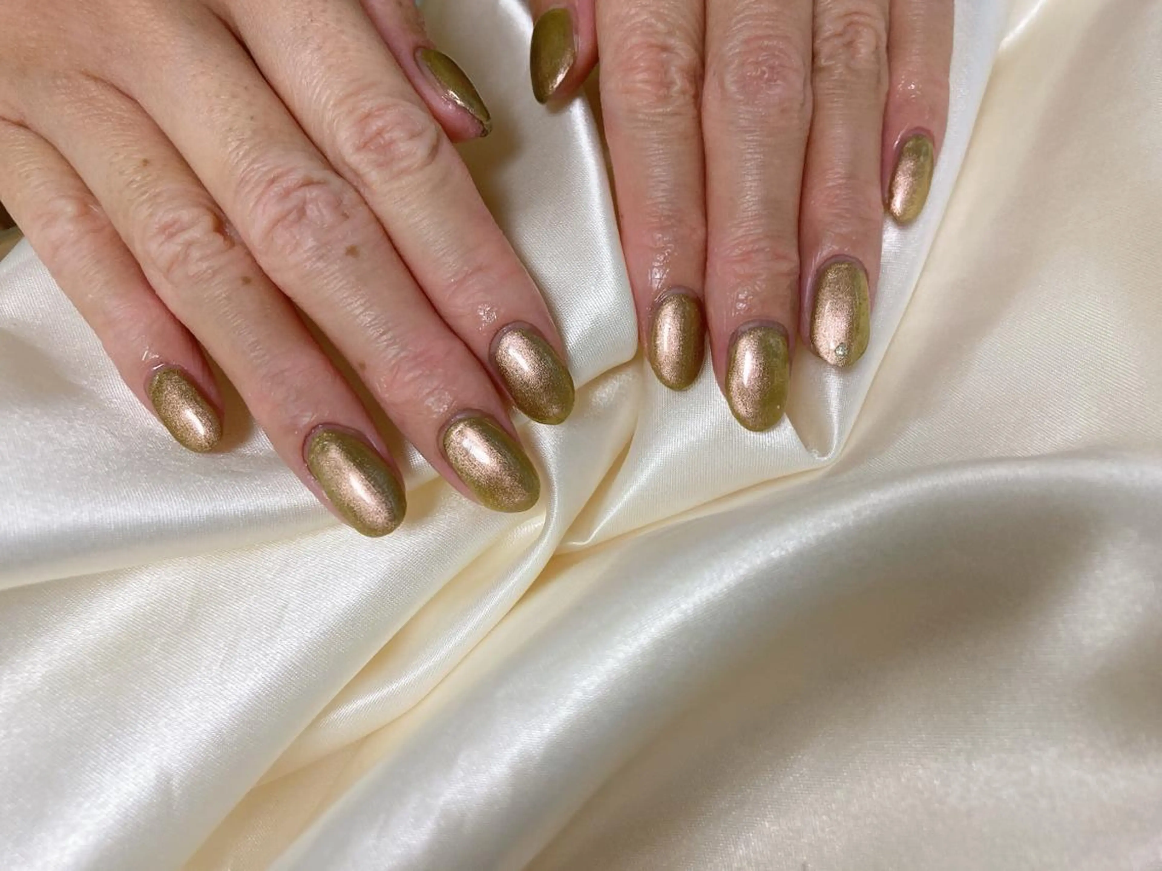 ネイル ゴールド ワンカラーネイル ハンドネイル mogunail &blowのネイルデザイン