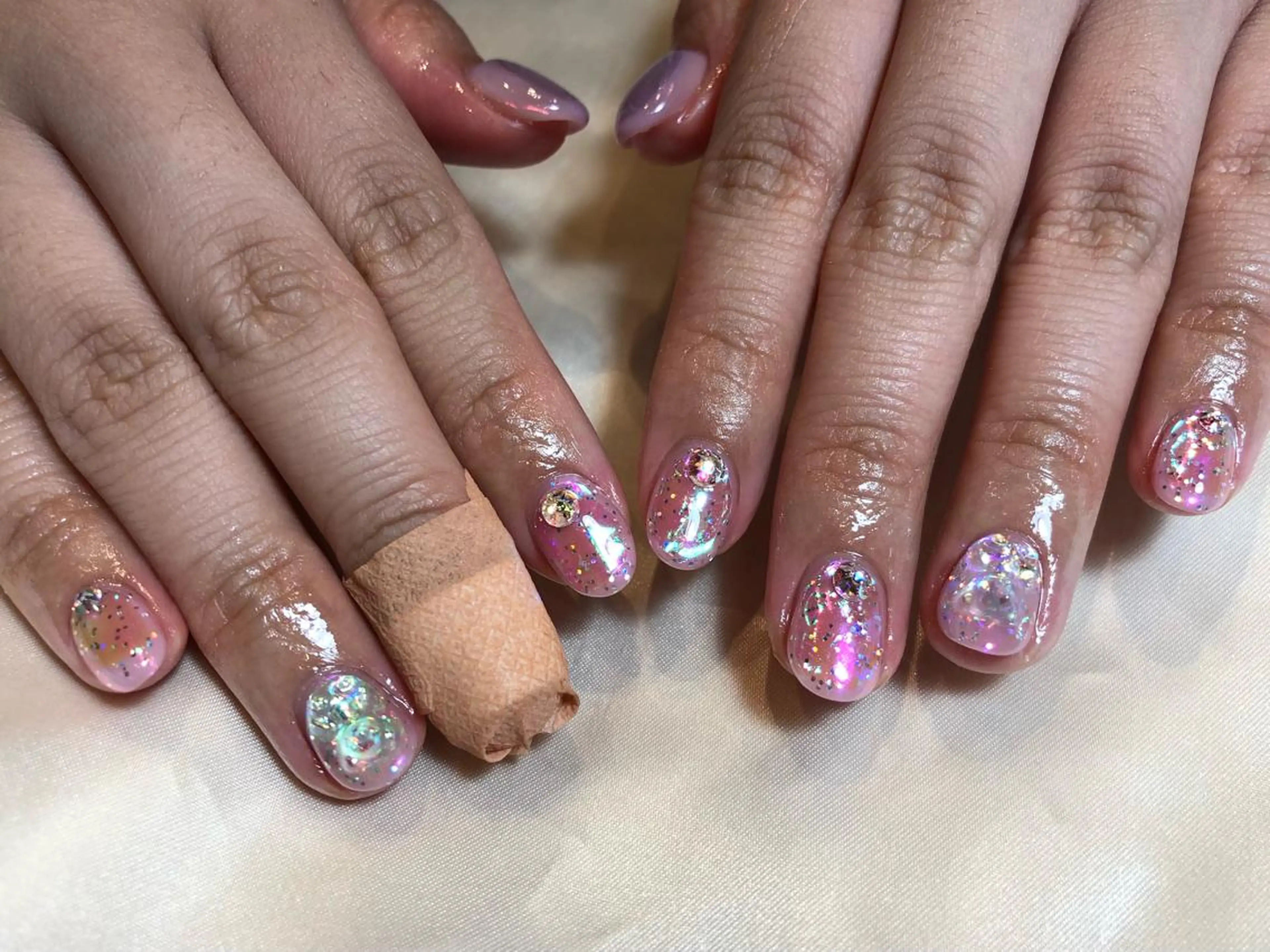 ネイル 氷ネイル・うるうるネイル パラあり！フィルイン 美フォルムのネイルデザイン