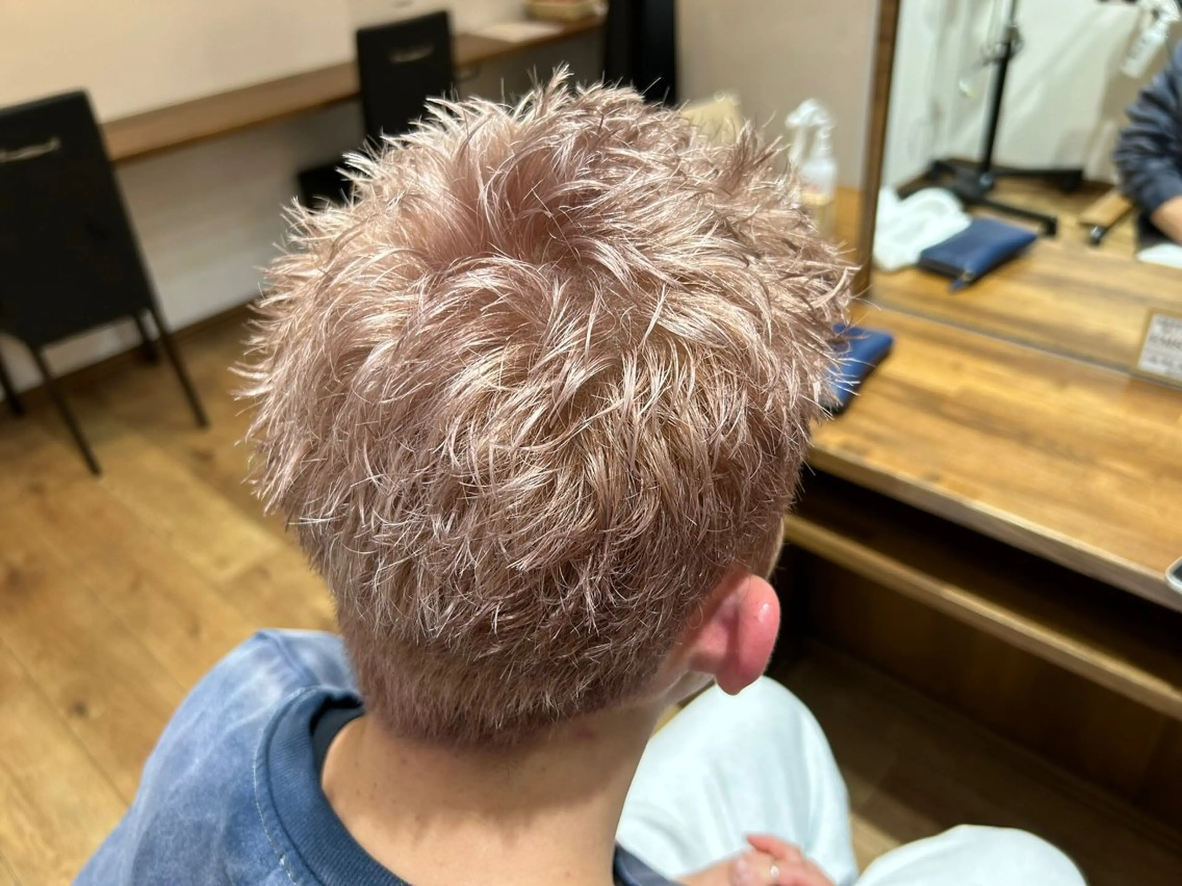 カラー メンズ メンズハイトーン メンズベリーショート ハイトーンカラー DISCOHAIR 海老名店池田真聖のヘアスタイル