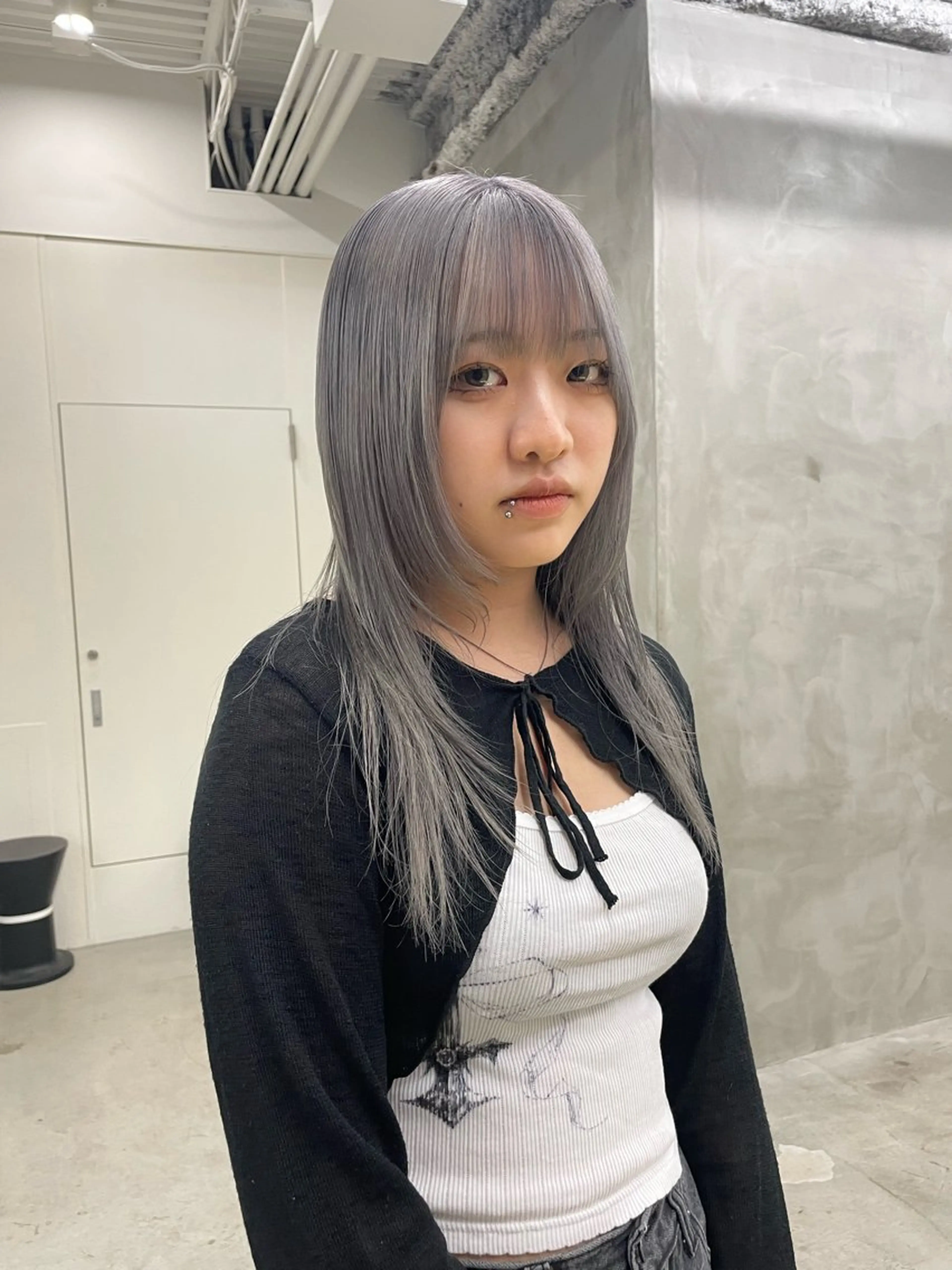 ミディアム カラー シルバー レイヤーカット ヘアカラー トリートメント ハイトーン/レイヤー 🌸さくらのヘアスタイル