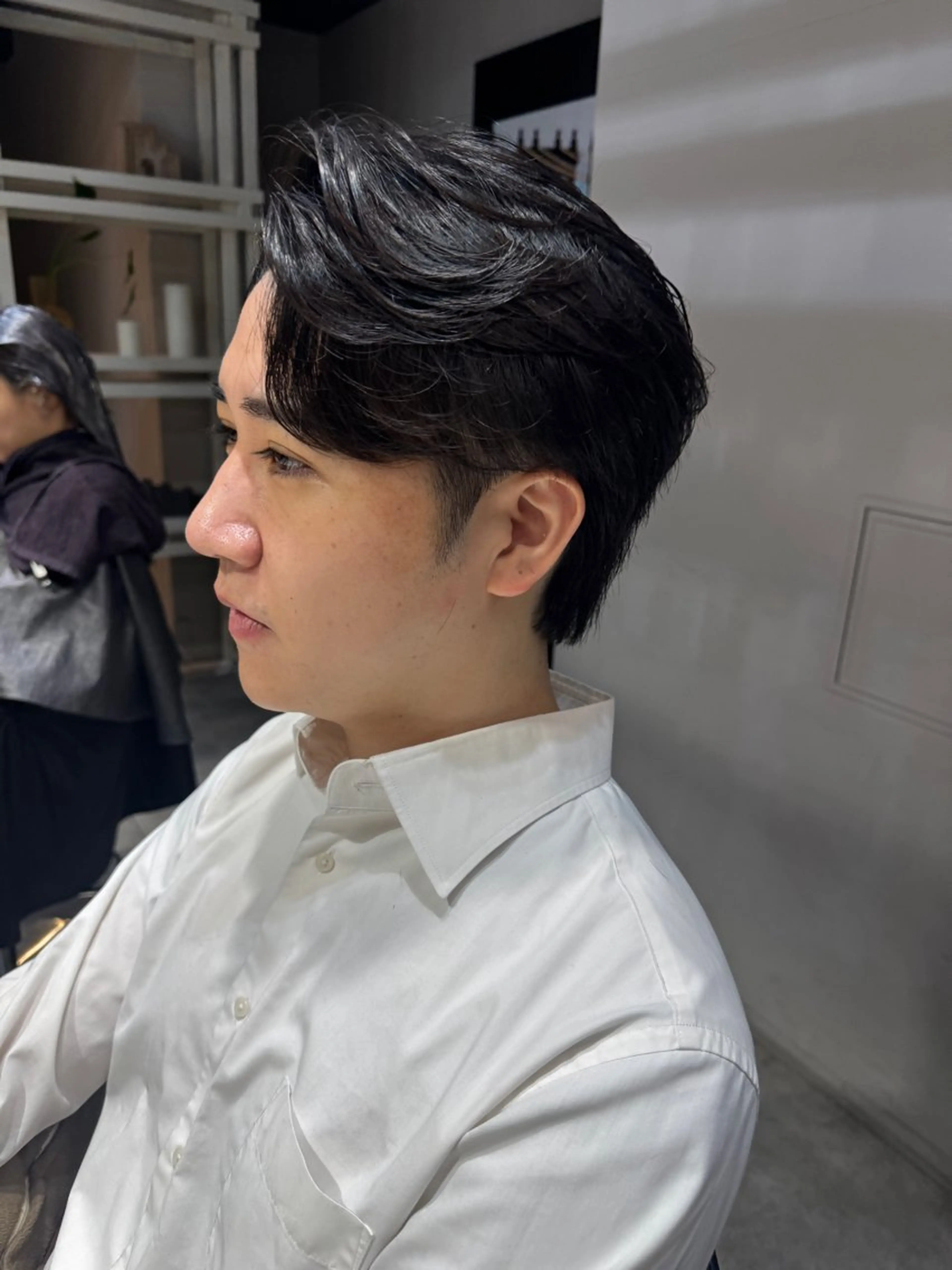 ミディアム パーマ メンズ ミディアムパーマ フェザーパーマ メンズパーマ カット パーマ トリートメント Dxxxx III所属・似合う髪型が 分からない方へのヘアスタイル