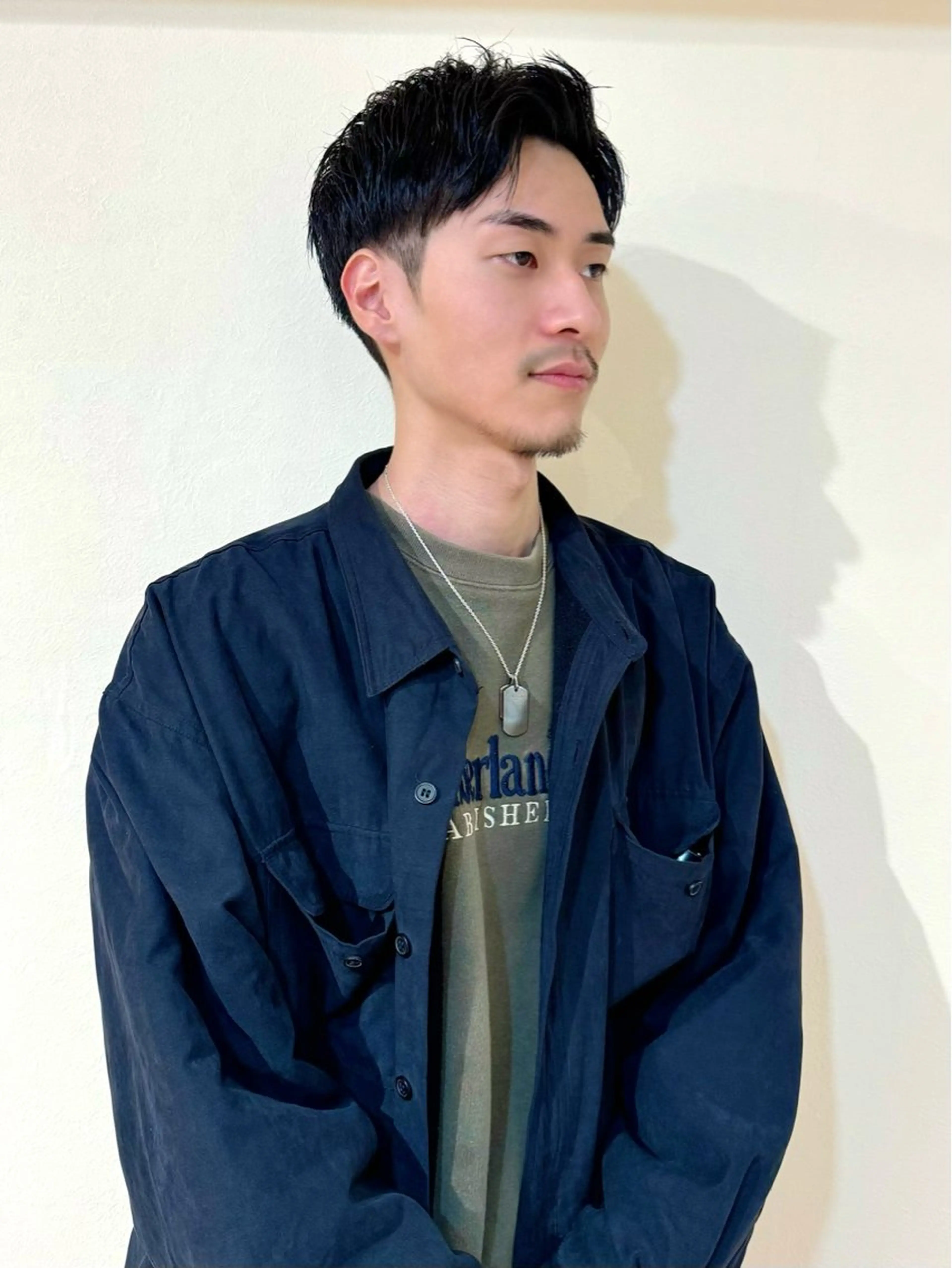 ショート メンズ センターパート メンズ韓国風 マッシュ メンズパーマ プードルパーマ ヤマグチ リョウのヘアスタイル