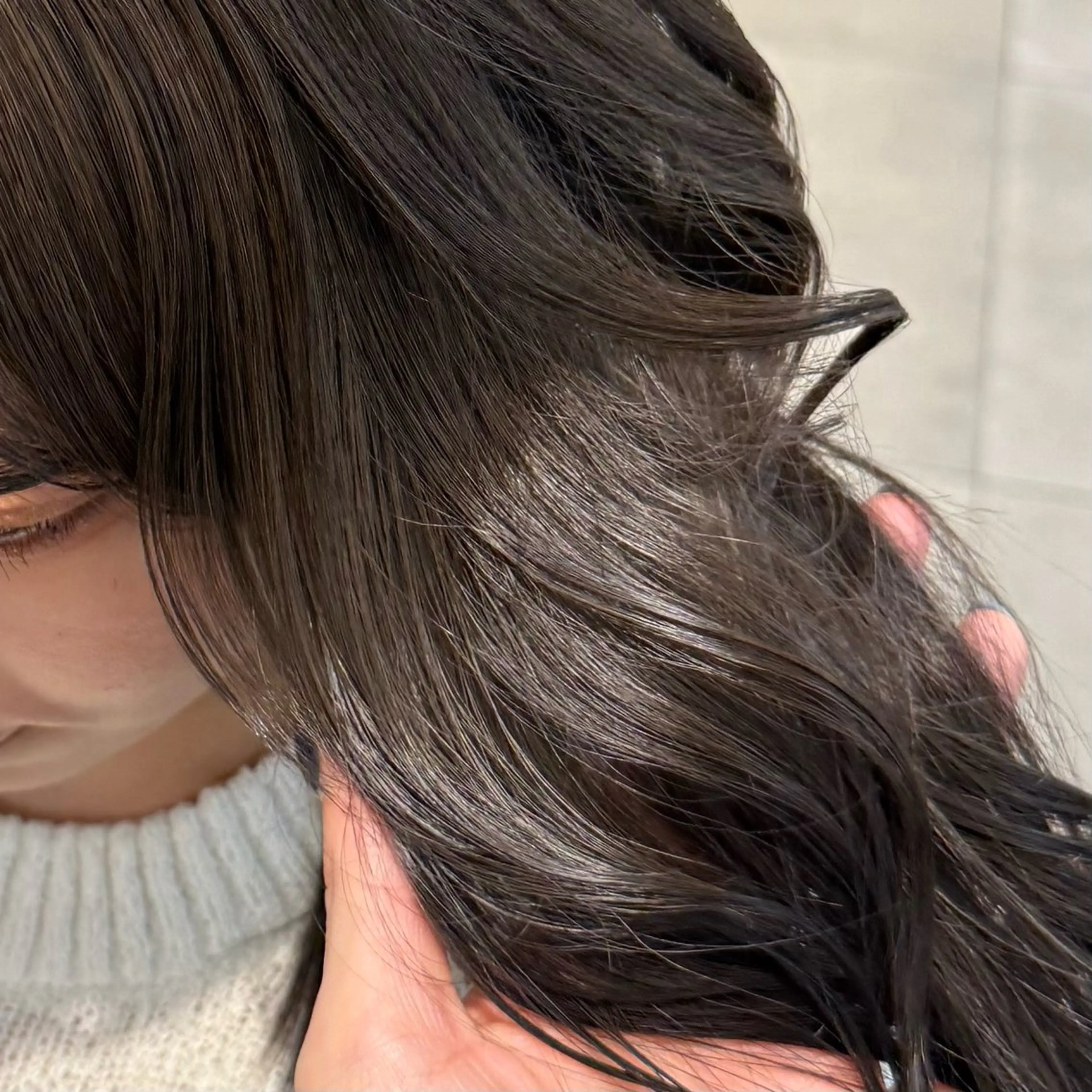 ロング カラー ミルクティー× グレージュMOMOのヘアスタイル