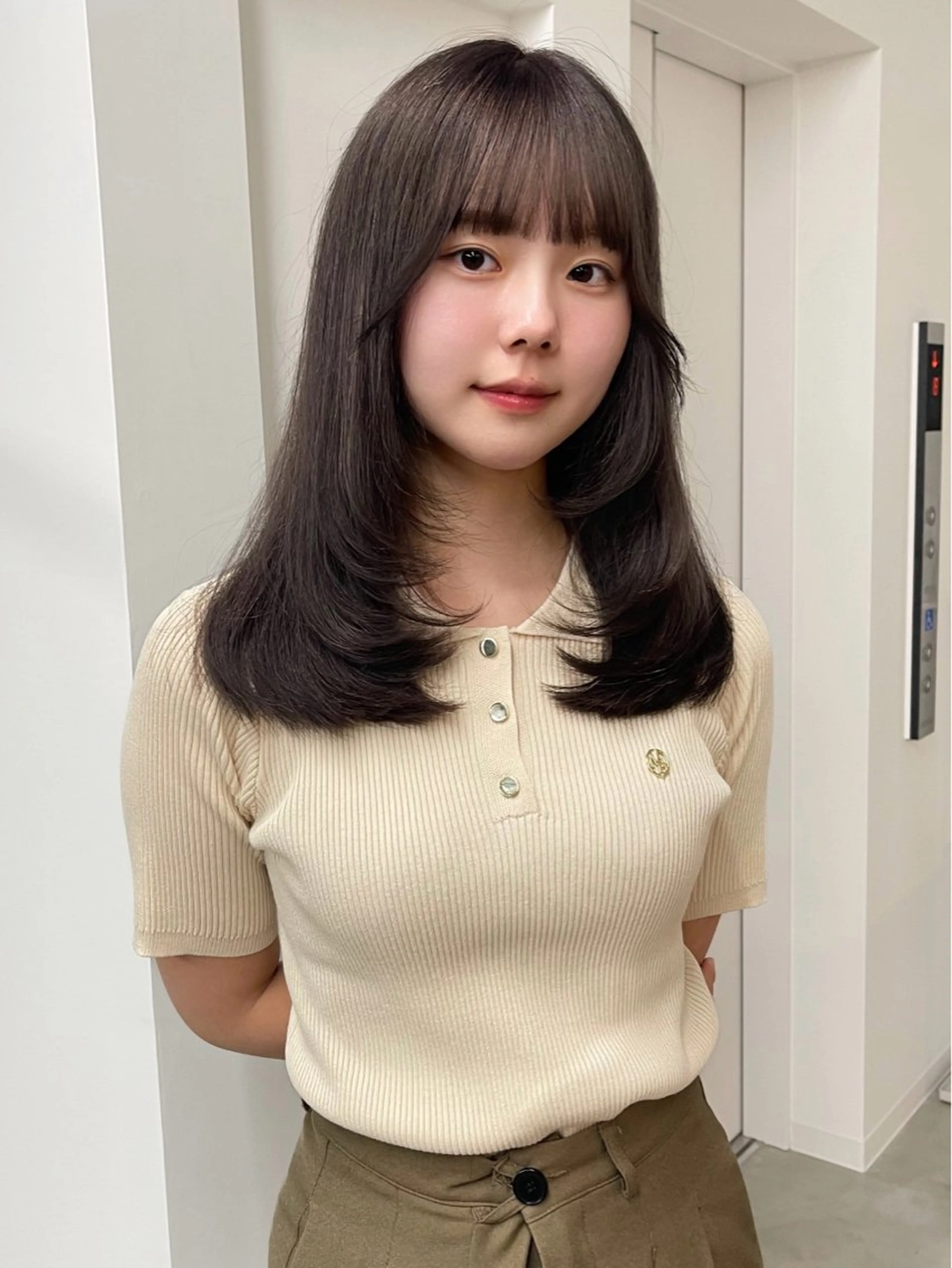 セミロング カラー ブリーチ グレージュ LIV umeda所属・キダアヤカ/ 梅田/ベージュカラーのヘアスタイル