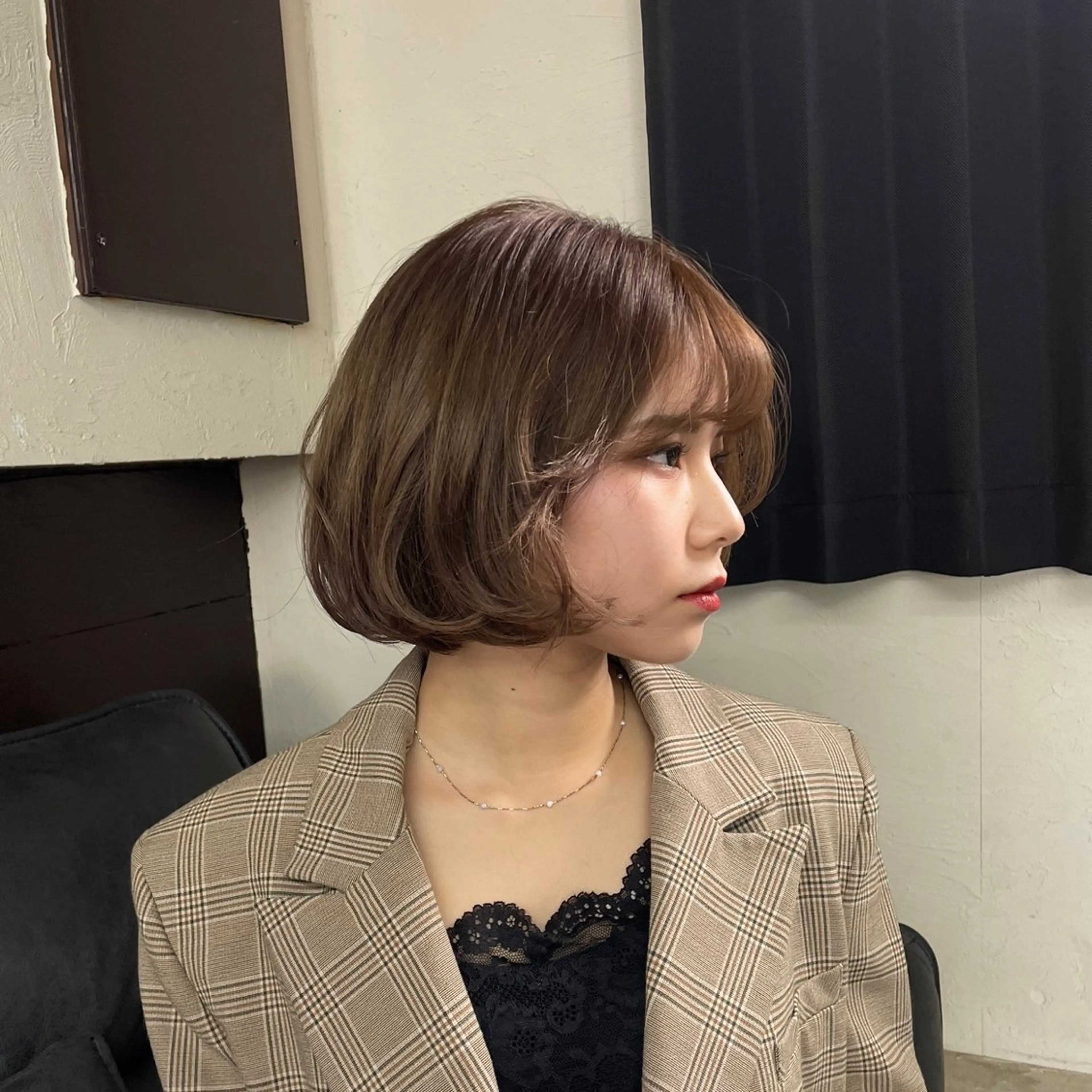 ショート カラー 垢抜け小顔レイヤー オリーブ/スミレのヘアスタイル