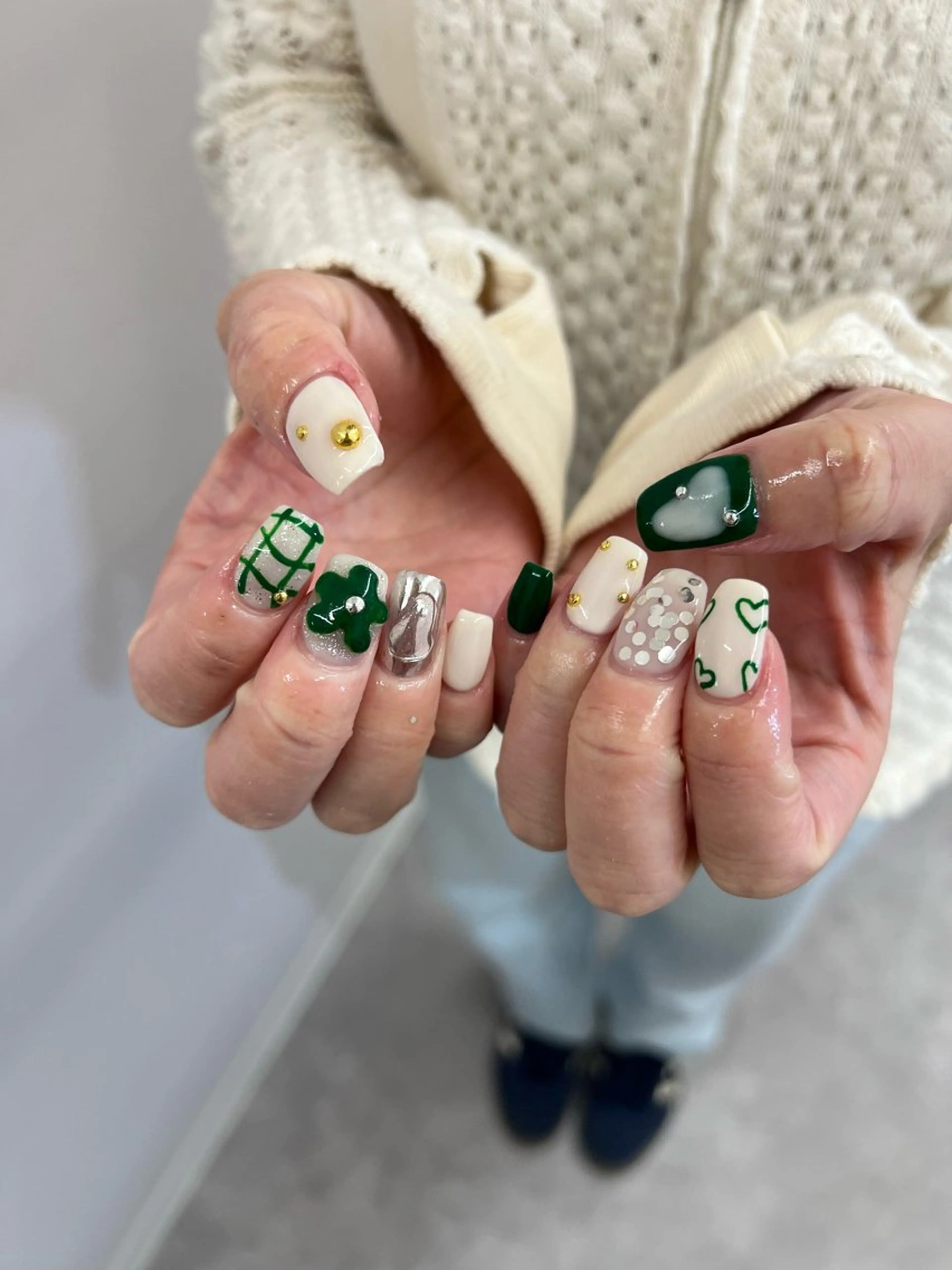 ネイル ジェルネイル グリーン マグネットネイル ニュアンスネイル パラジェル ハンドネイル ハンドケア Bana_ Nailのネイルデザイン