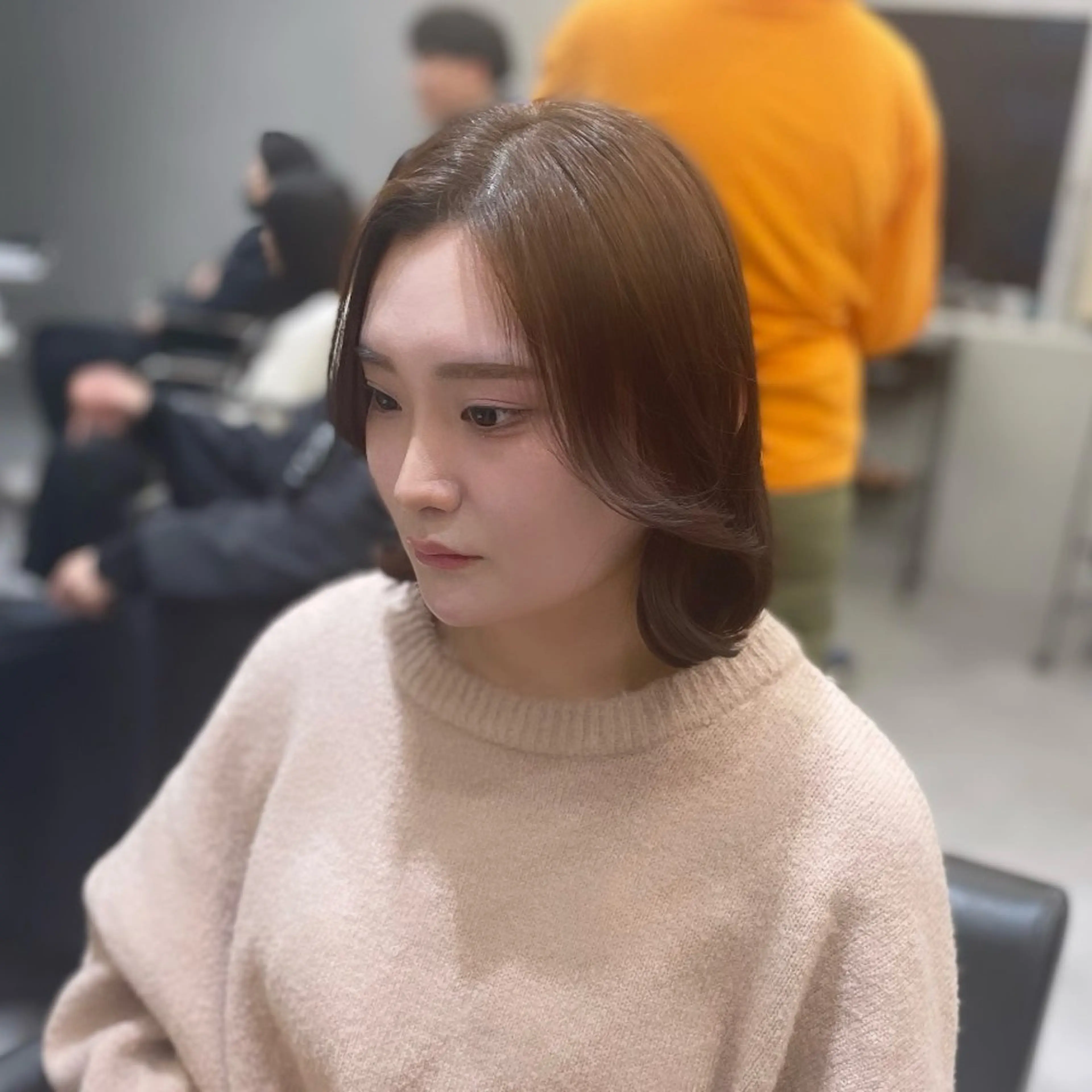 ミディアム カラー ベージュカラー 透明感カラー 顔まわりレイヤー 顔周りカット レイヤーカット カット ヘアカラー Rui/透明感カラー 暖色/レイヤーカットのヘアスタイル