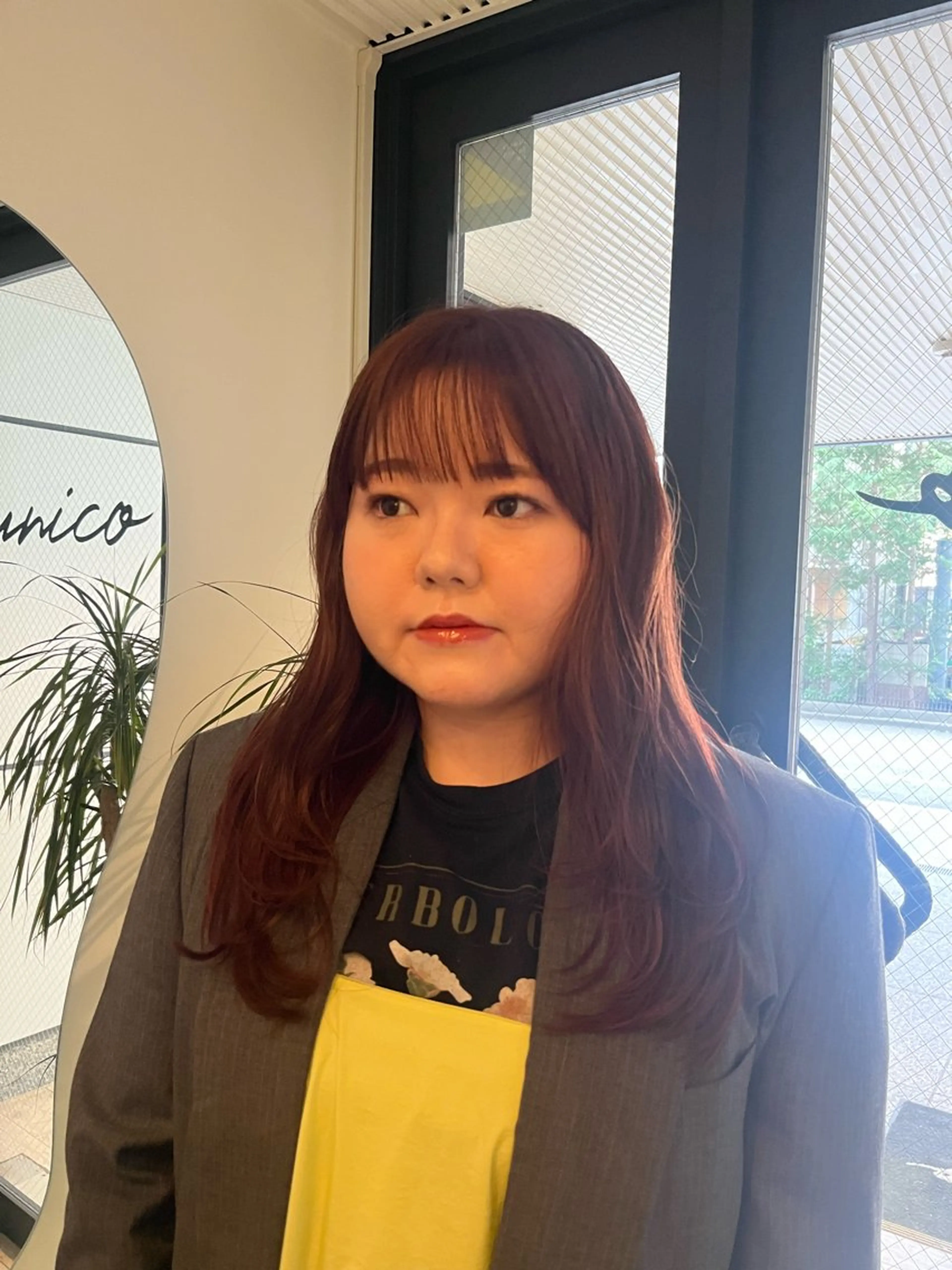 セミロング カラー ブラウンカラー ピンクカラー ピンクブラウン レイヤーカット カット ヘアカラー 山本 彩香のヘアスタイル