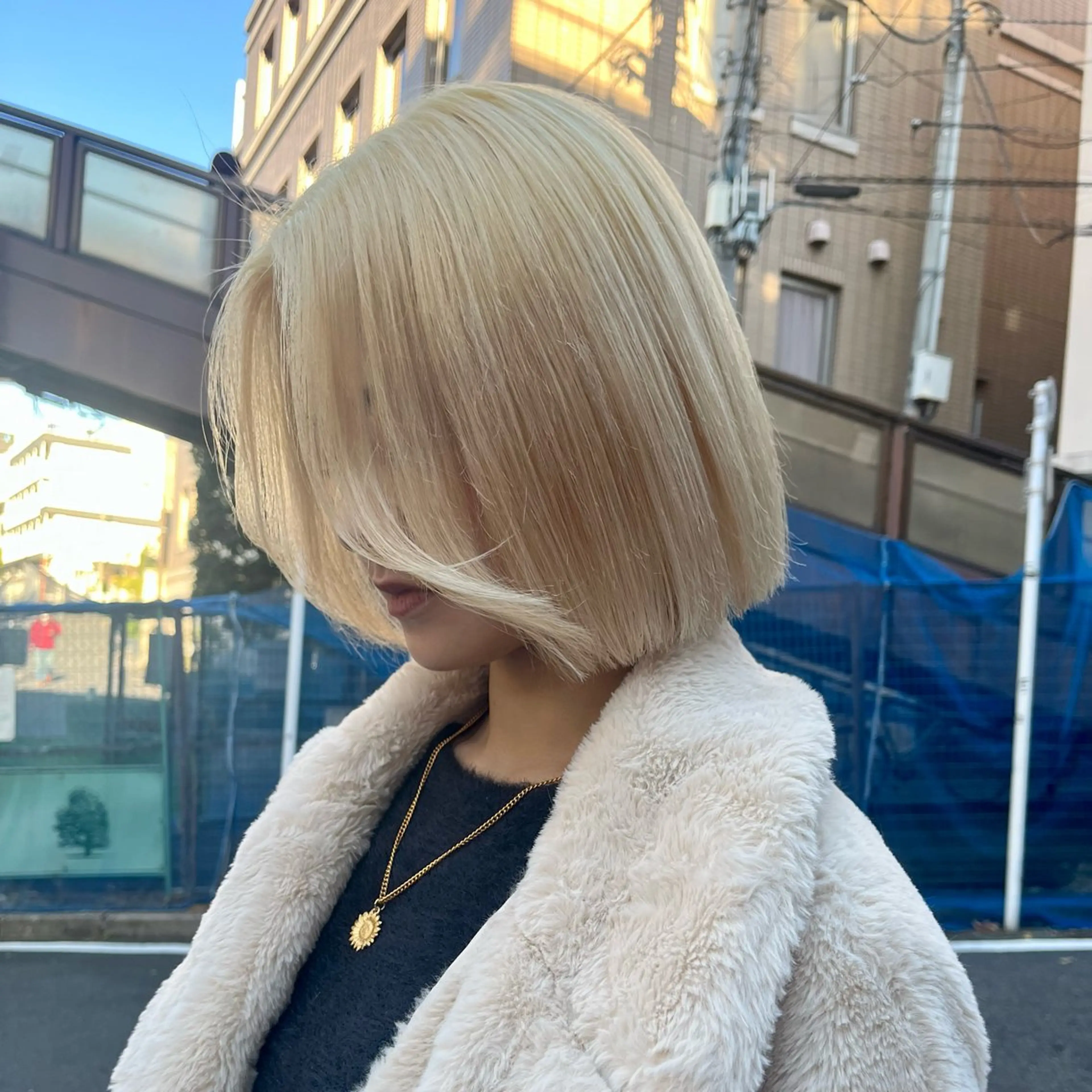 ミディアム カラー 抜きっぱなしブロンド ブロンド 韓国風ヘア 🦮shiori アイドルオタク🦮のヘアスタイル