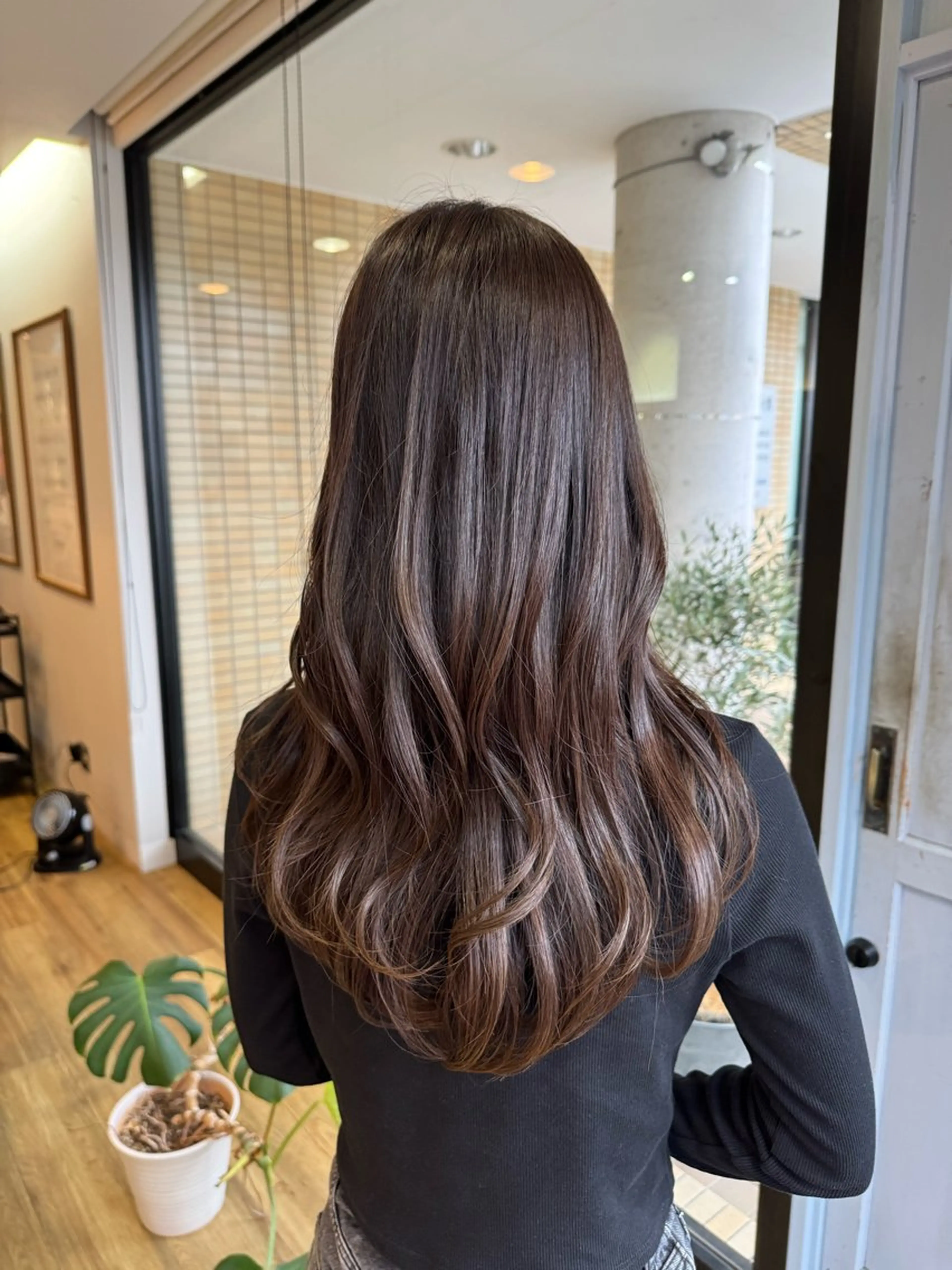 ロング カラー グレージュ ヘアカラー トリートメント ツキダテ ユイのヘアスタイル