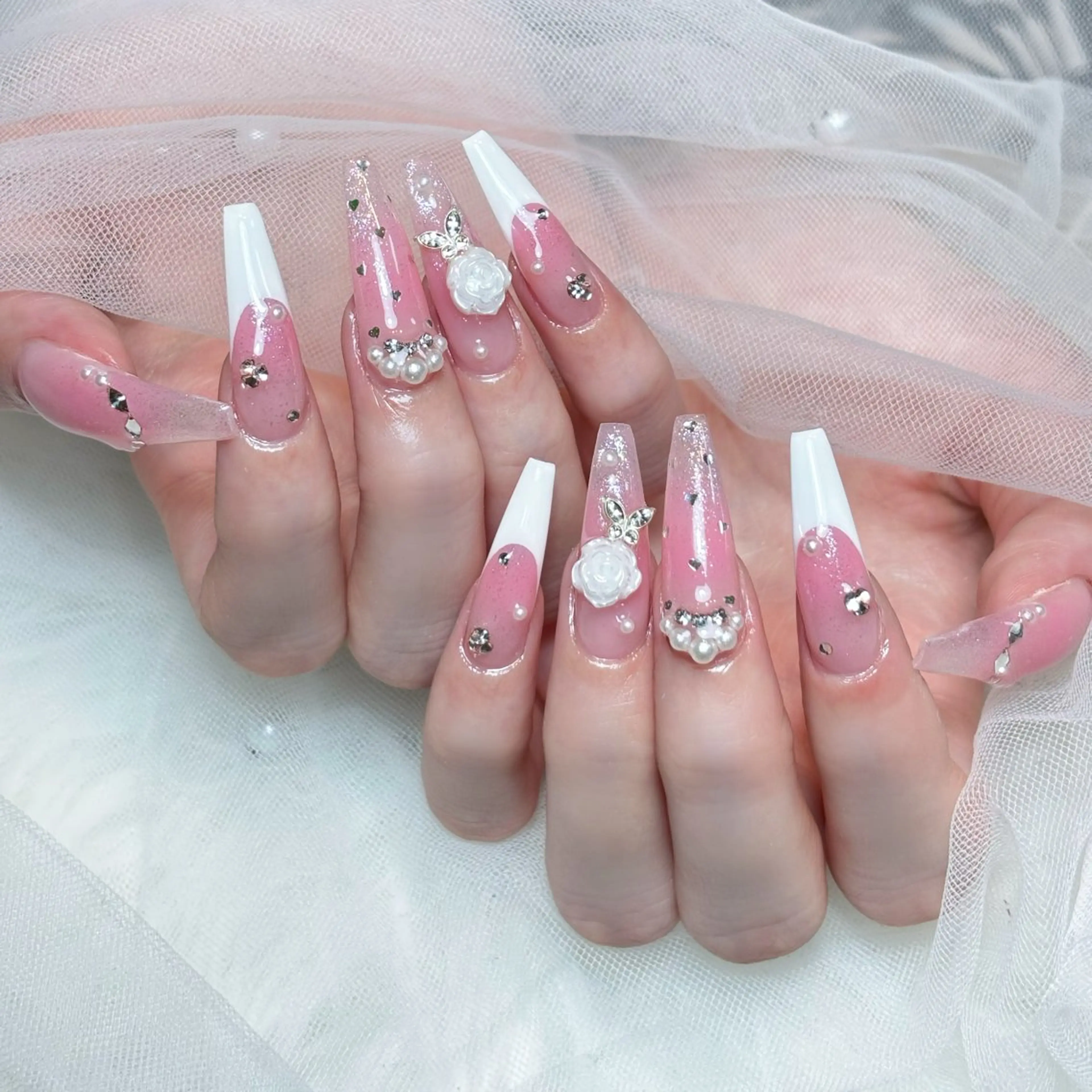 ネイル チークネイル ドット フレンチネイル グラデーション ハート ハンドネイル Julli NailStudioのネイルデザイン