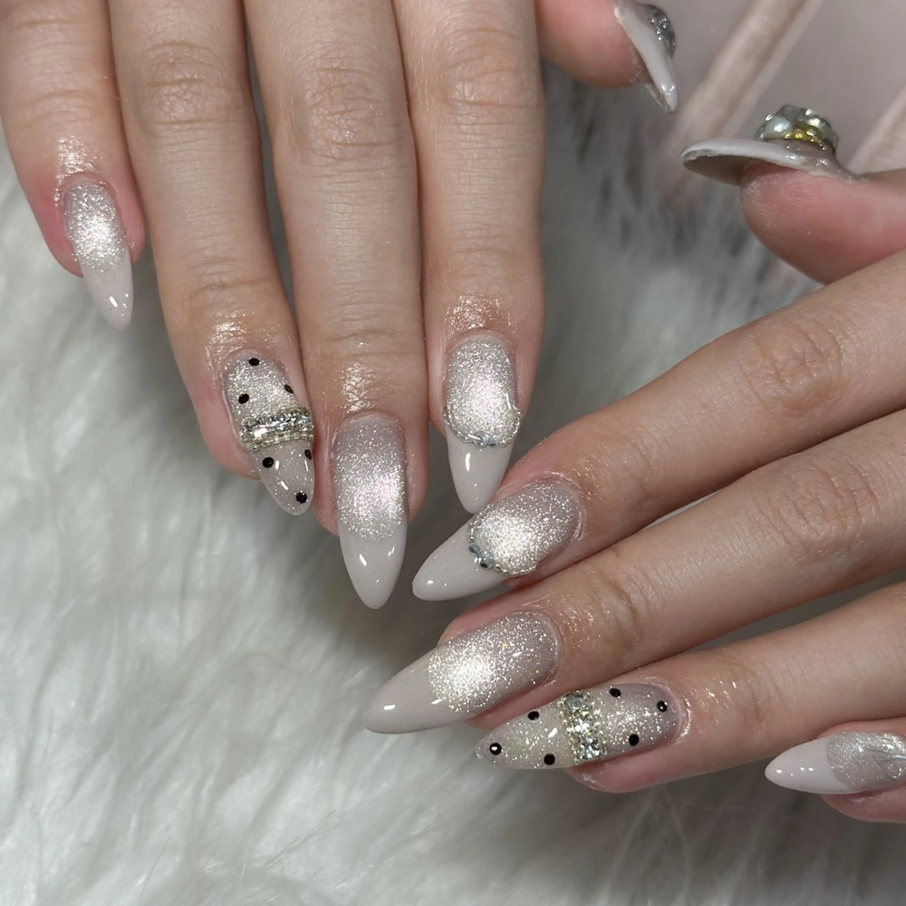 ネイル ハンドネイル フットネイル LAVISH nanamiのネイルデザイン