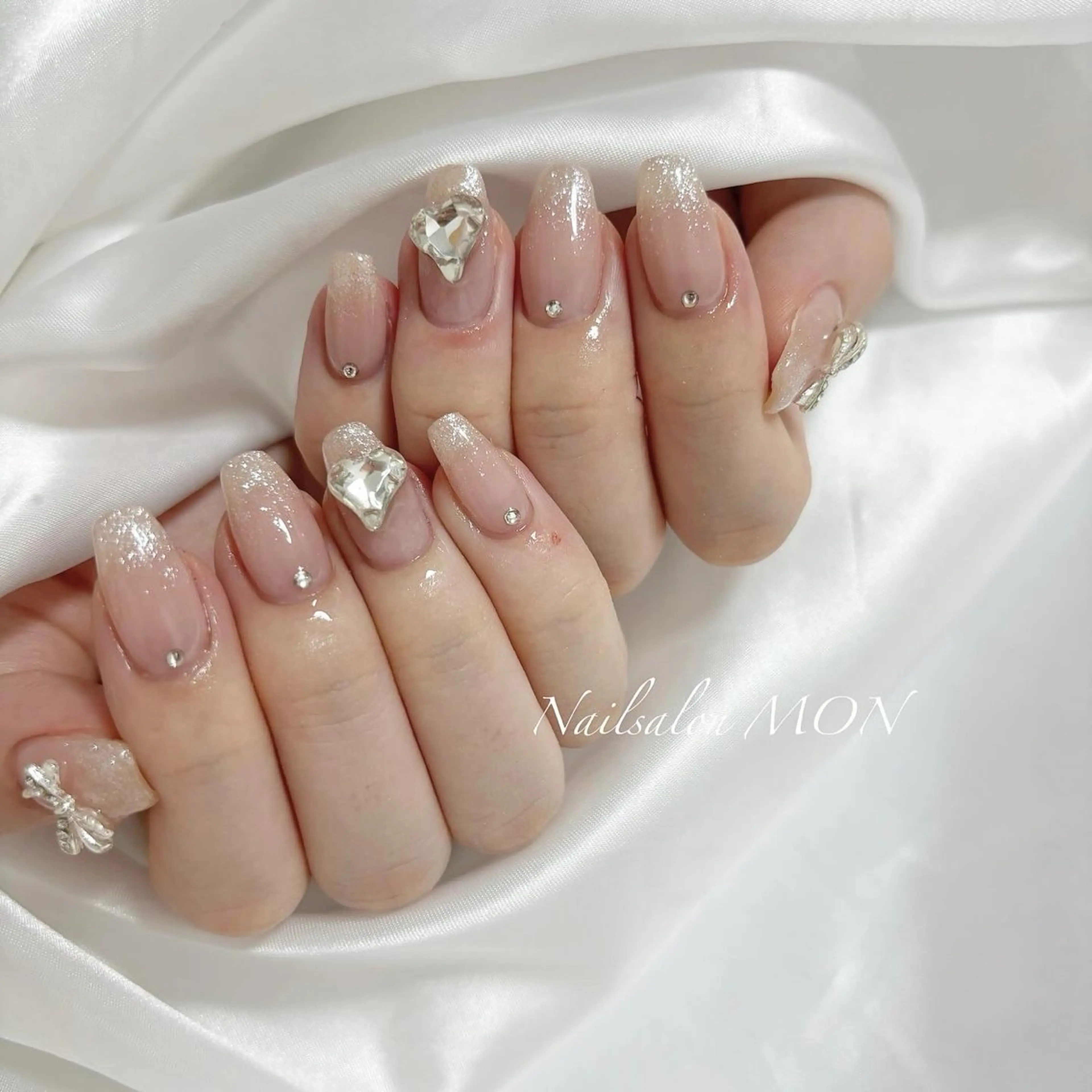 ネイル ストーンネイル ハンドネイル Nailsalon MONのネイルデザイン