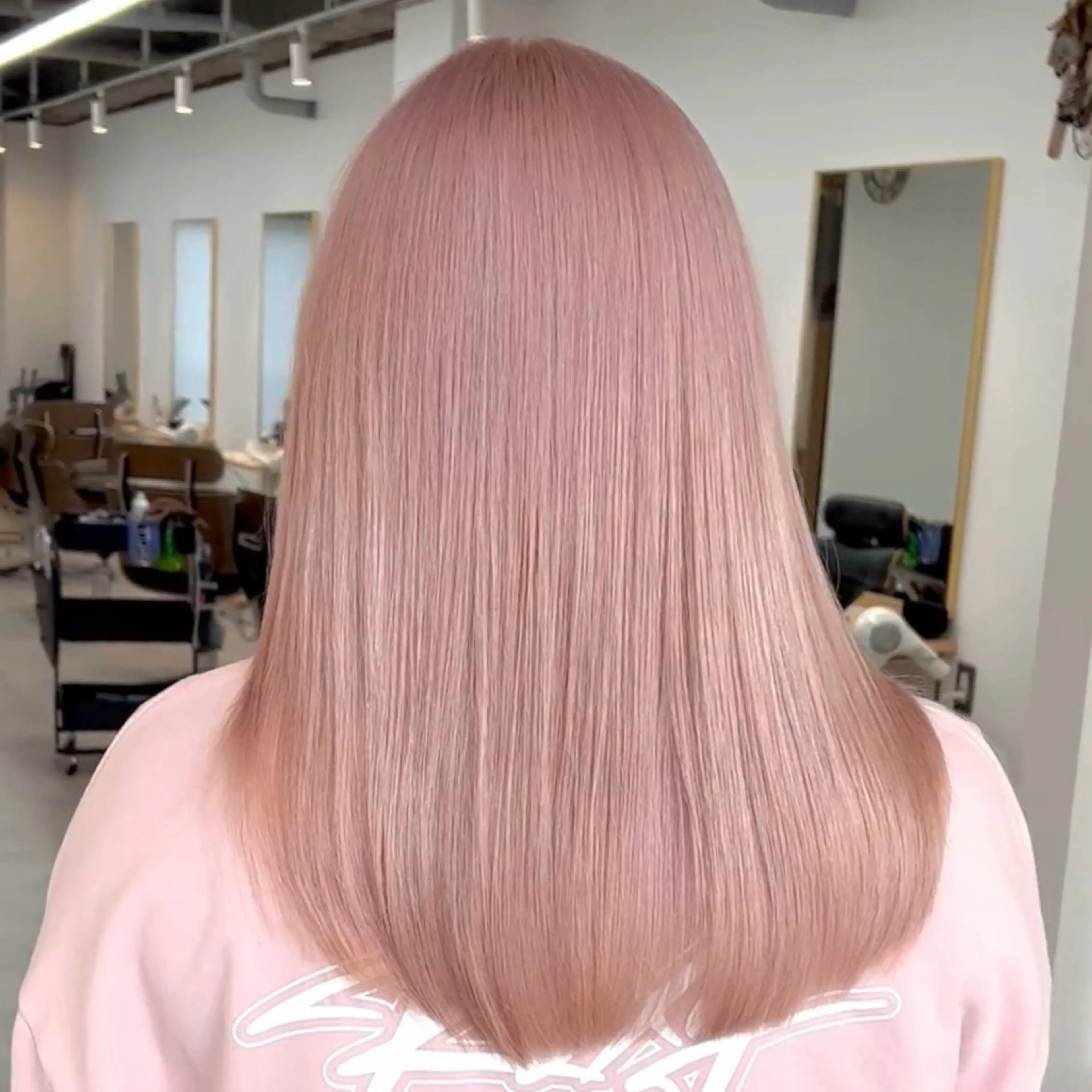 セミロング カラー カット ヘアカラー トリートメント 艶カラー/レイヤー/ ハイトーン/まなみのヘアスタイル