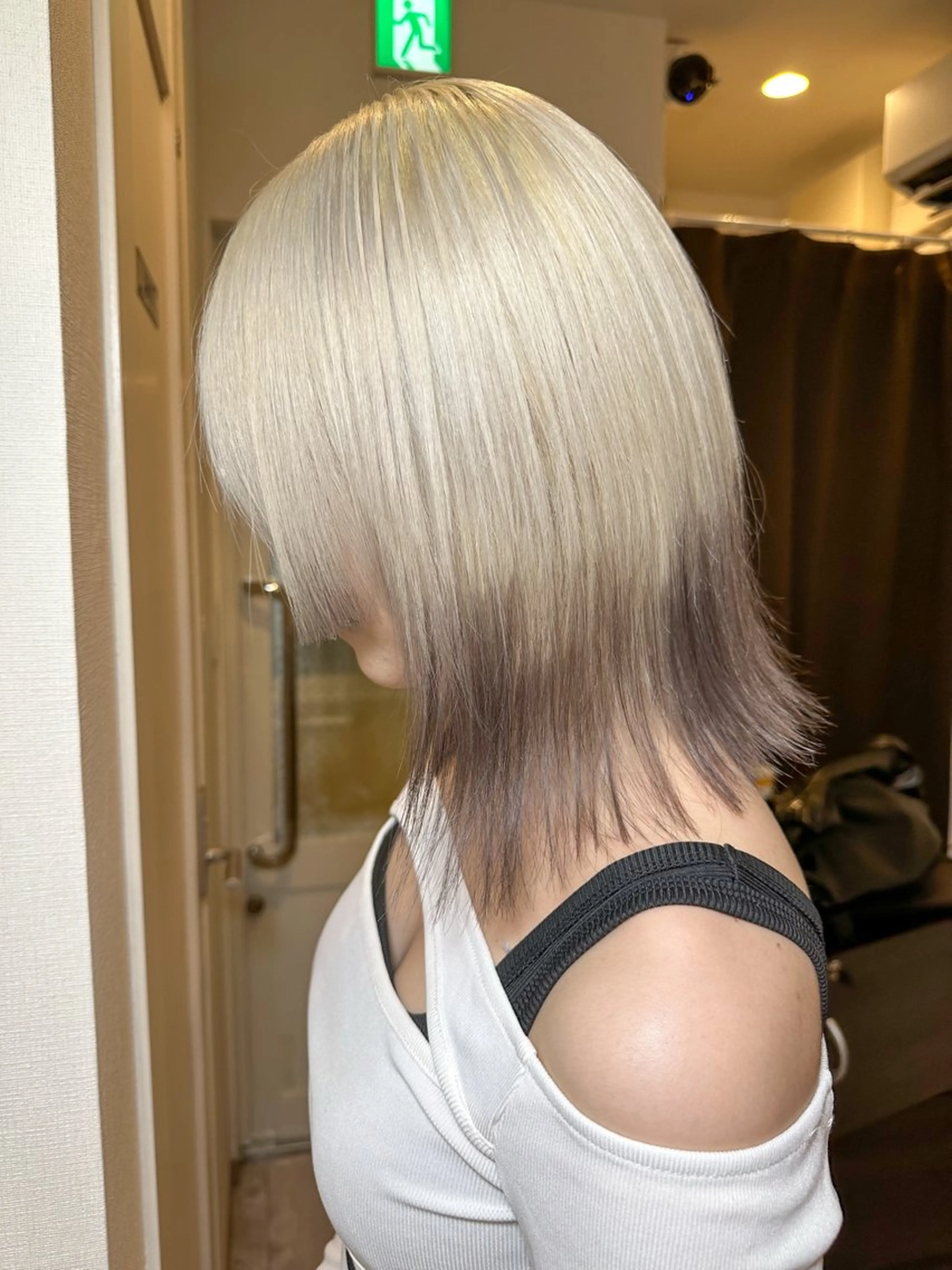 ミディアム カラー ベージュカラー 黒髪 ブリーチ ホワイトベージュ カット ヘアカラー トリートメント 🍀ケアブリーチ カラー🍀坂井のヘアスタイル