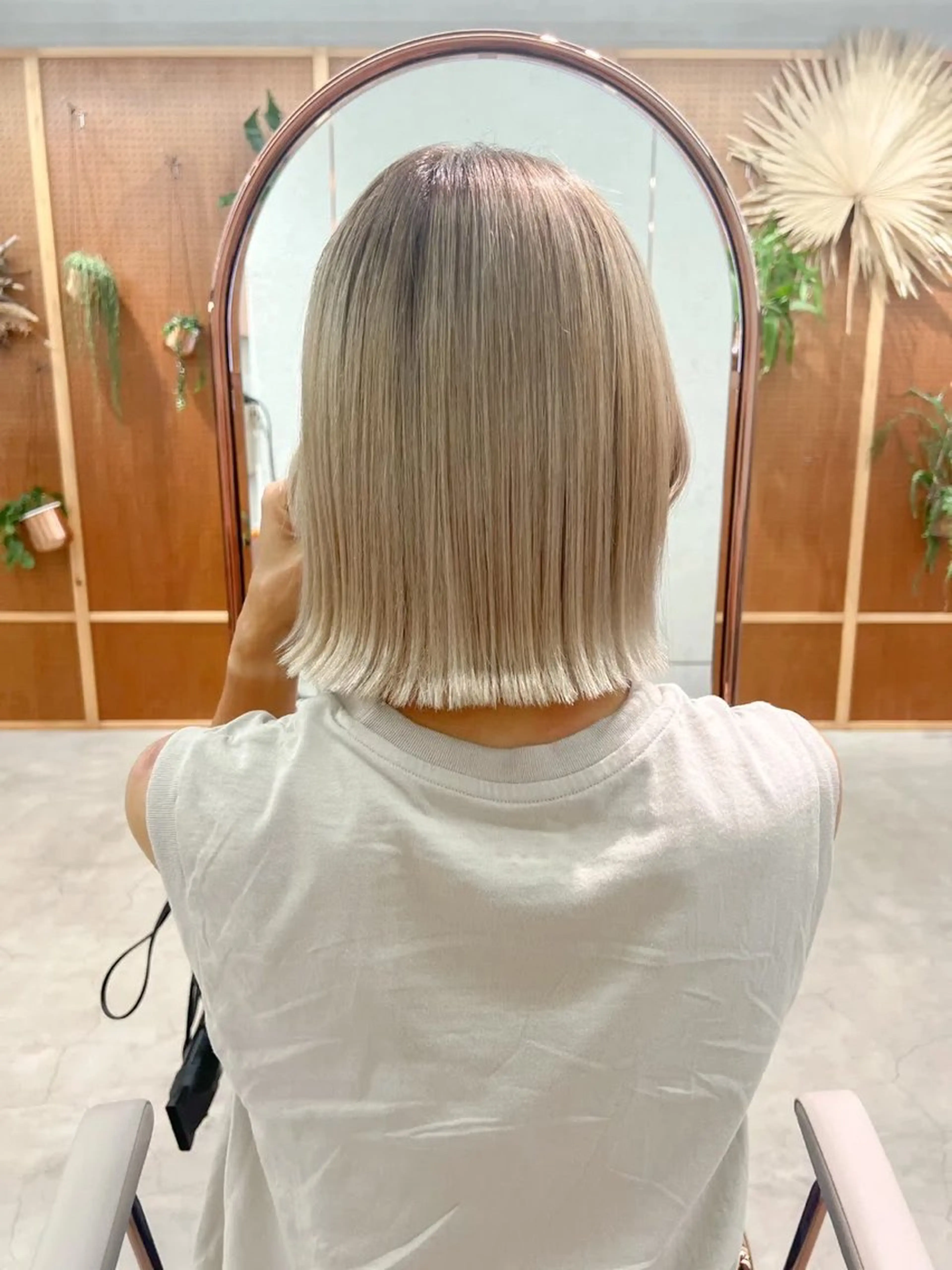 ミディアム 鶴井 美空のヘアスタイル