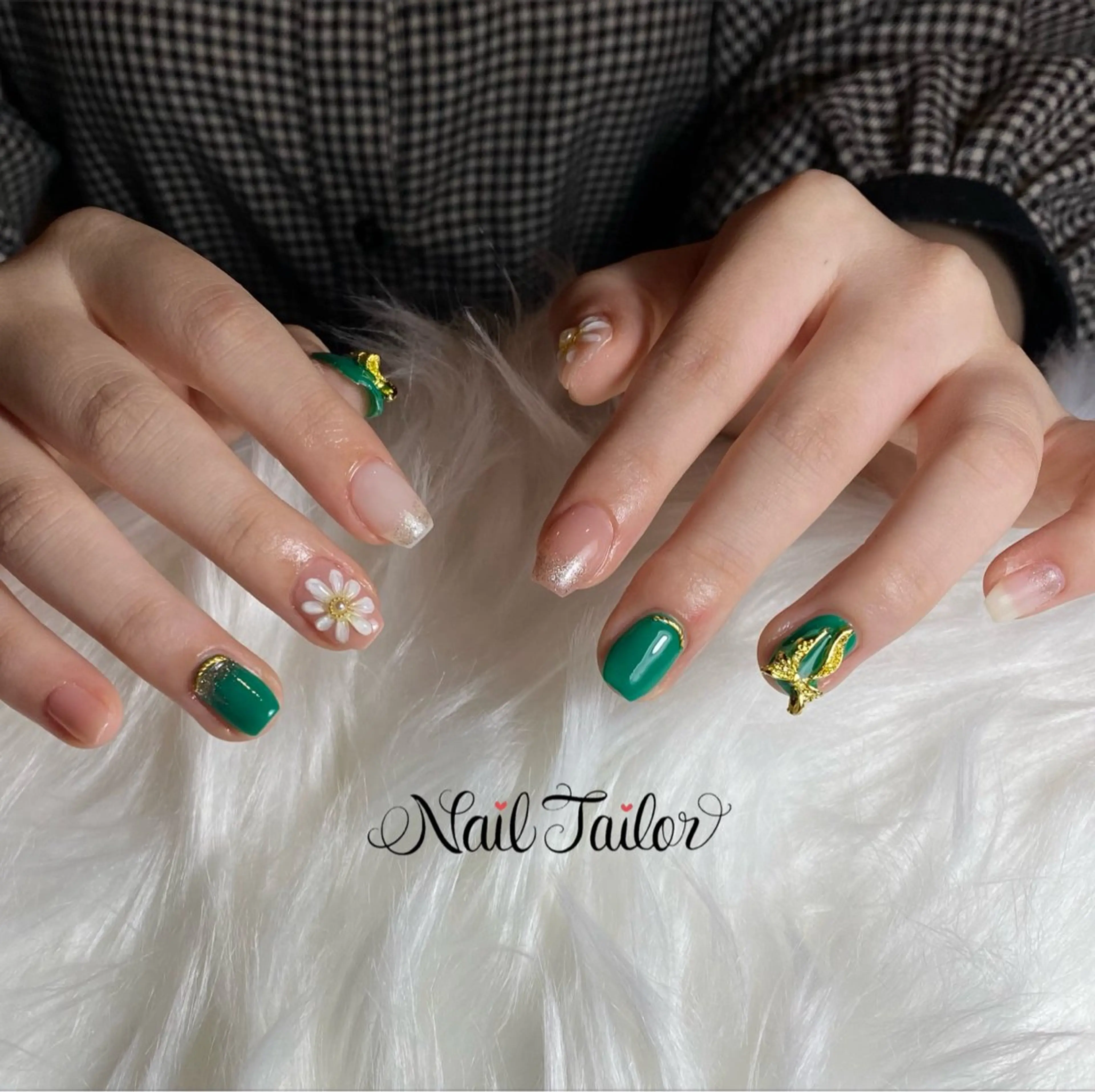 ネイル 成人式 長さ出し ゴールド グリーン ワンカラーネイル ハンドネイル NailTailor ネイルテイラーのネイルデザイン