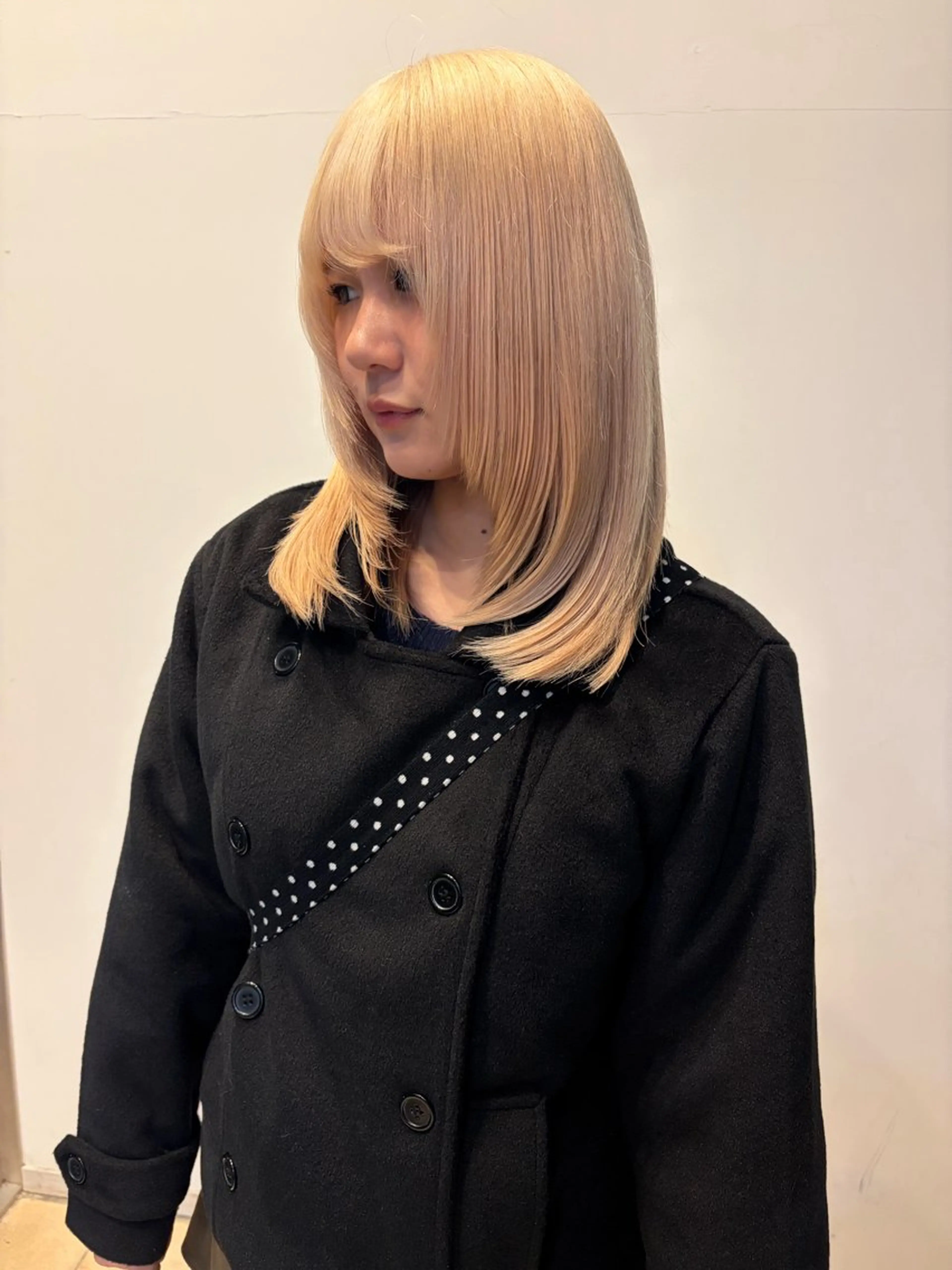 ミディアム カラー 勝野夏希/ハイトーン /ベージュ/松本のヘアスタイル