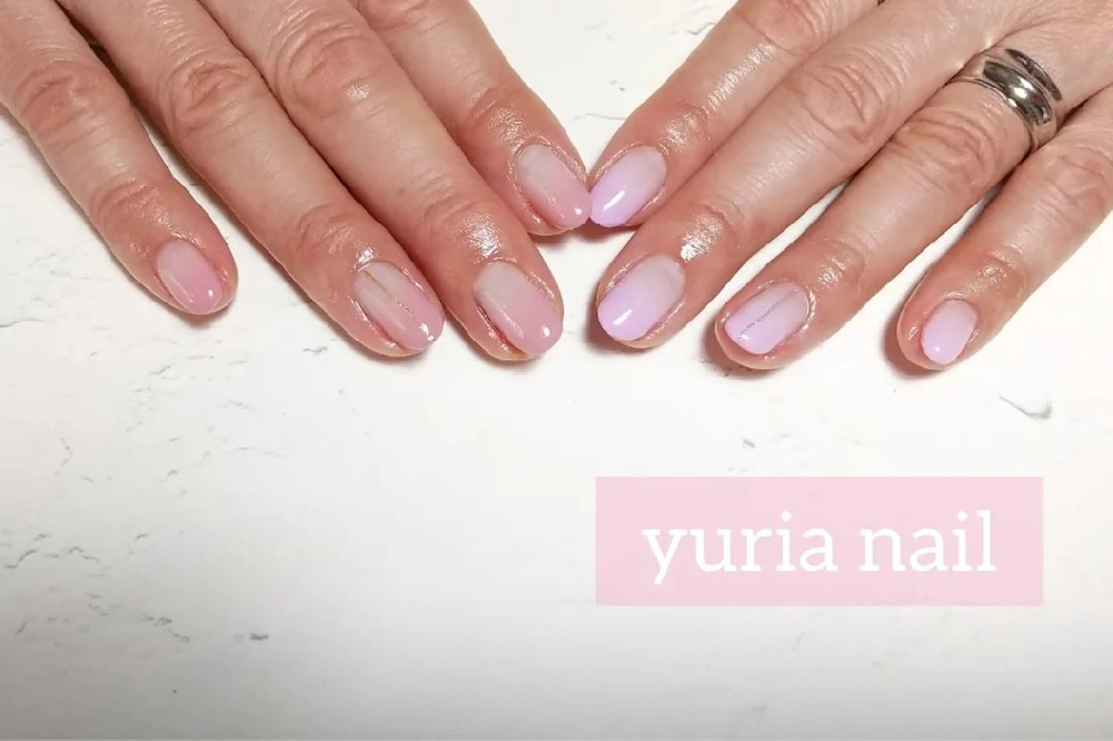 ネイル ジェルネイル ゴールド グラデーション ピンク パープル ハンドネイル 小林 ゆりあのネイルデザイン