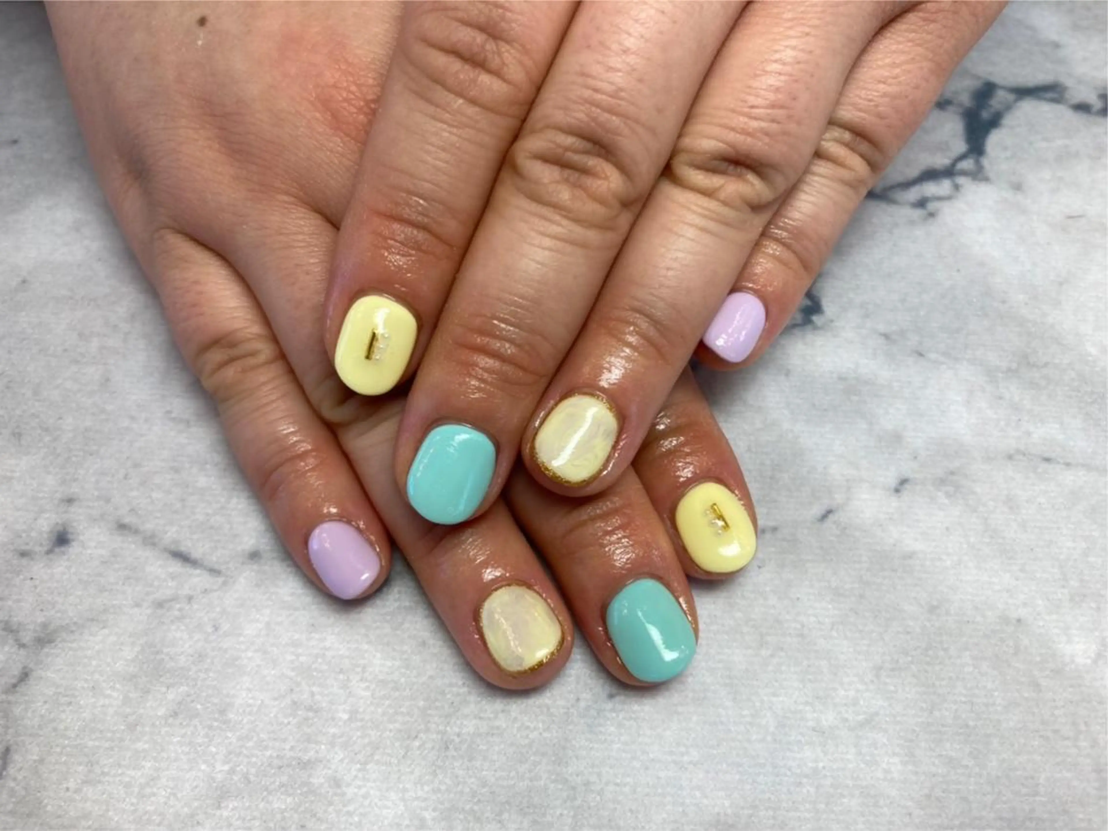 ネイル ネイルリボン 受付スタッフのネイルデザイン