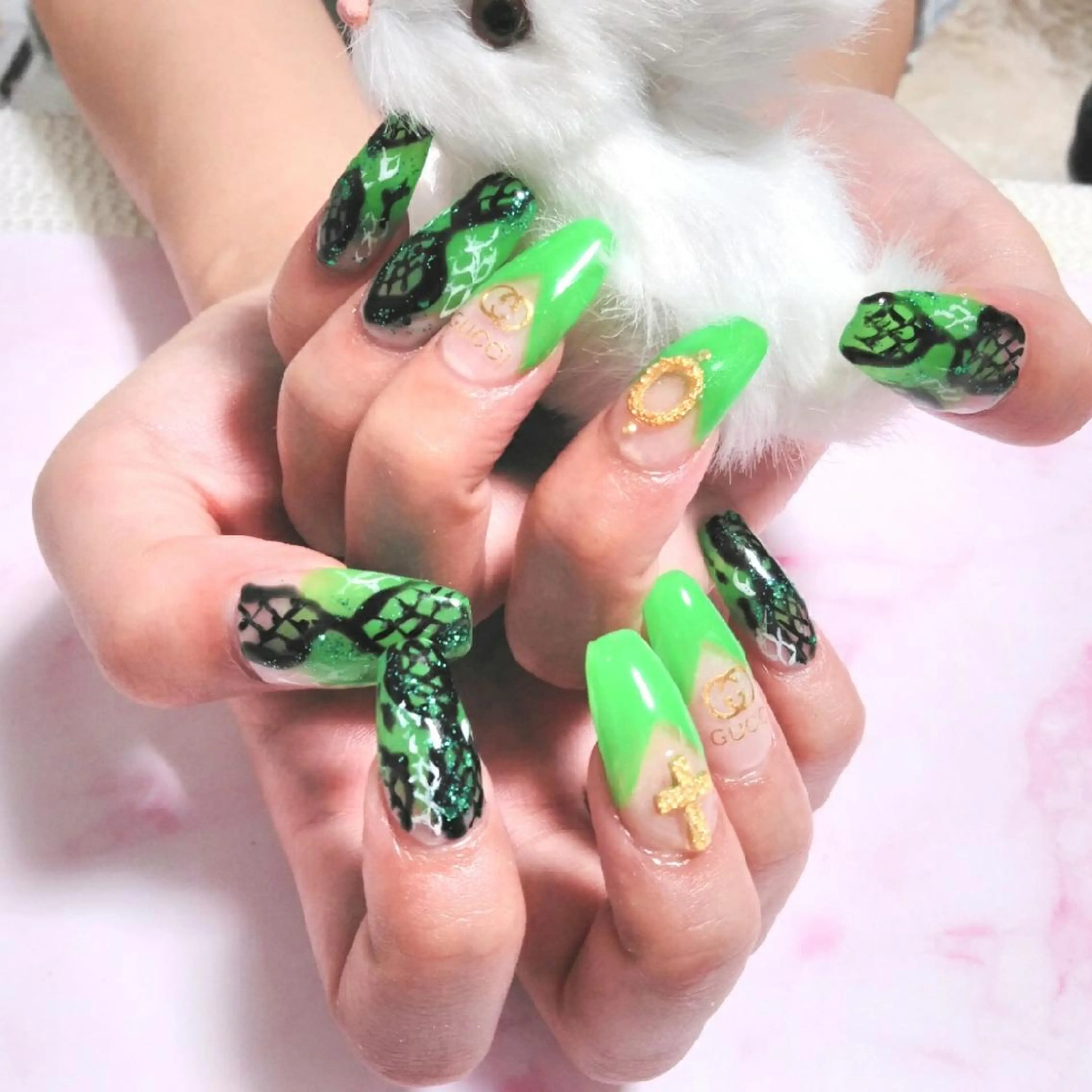 ネイル スカルプネイル エステとネイル ローズコンフォートのネイルデザイン