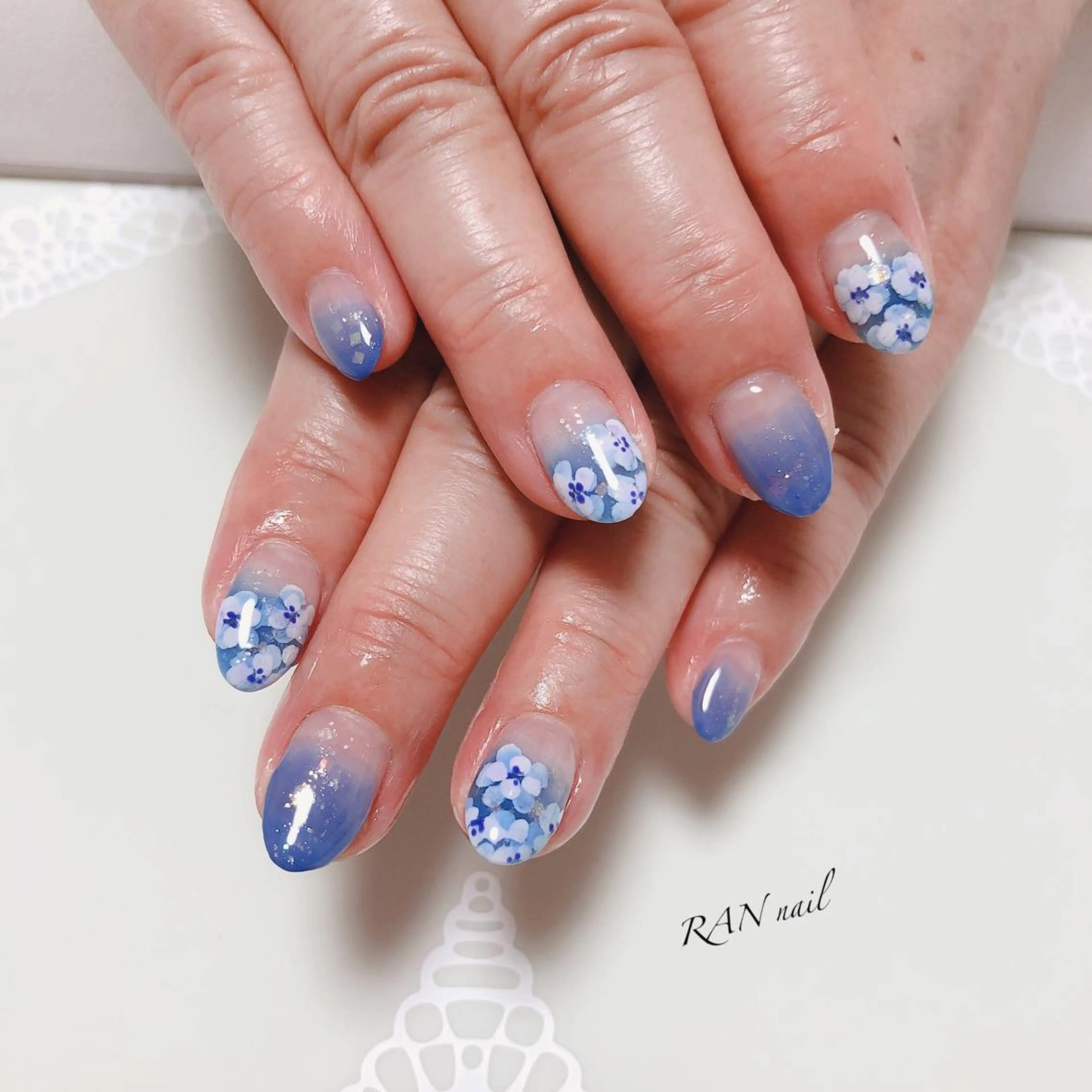 ネイル ブルー ホワイト RAN nailのネイルデザイン