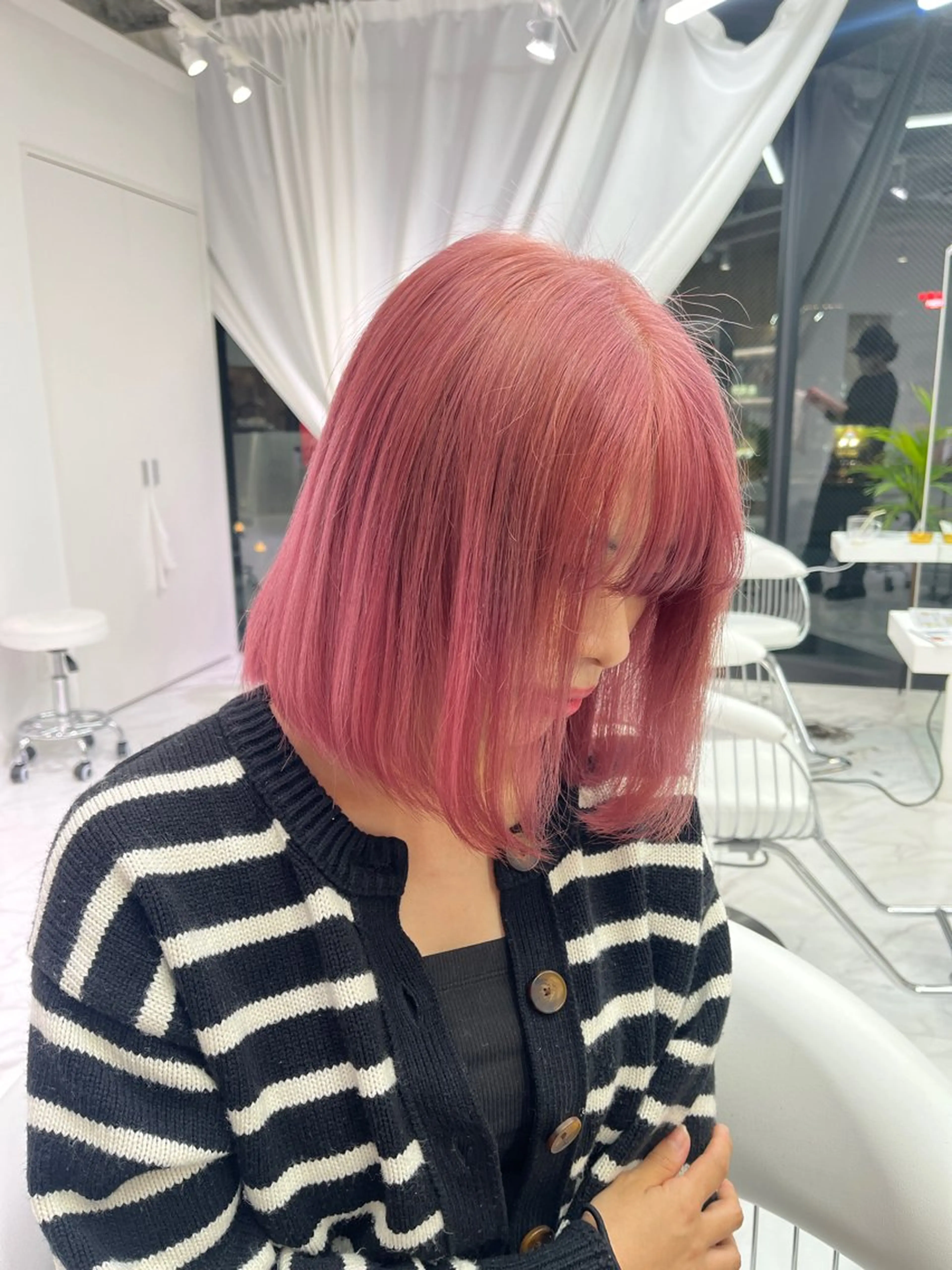 ショート カラー ブリーチ ピンクカラー ヘアカラー 栄/ミルクティー/ ベージュ/リホナ🧸のヘアスタイル