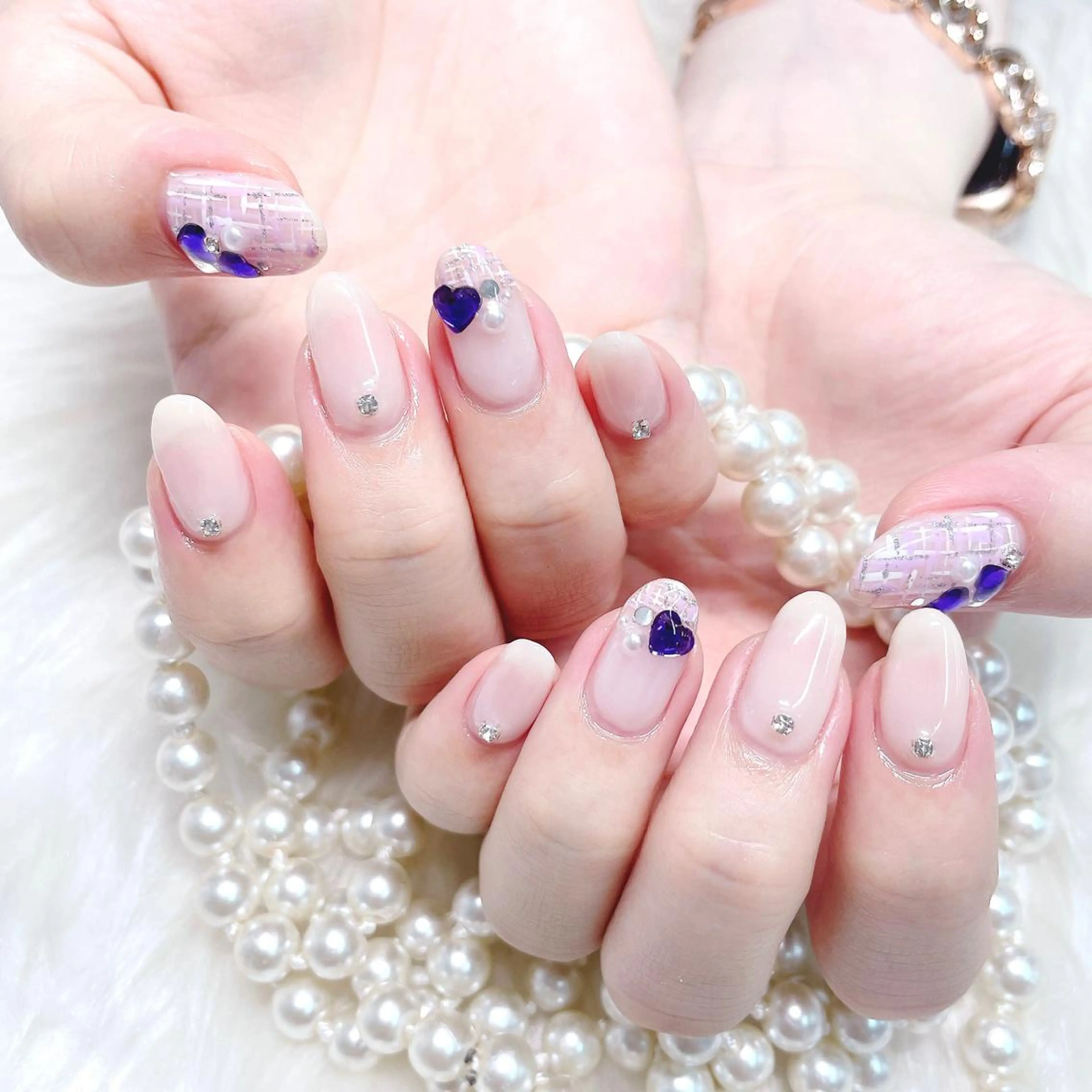 ネイル Go  Today シェアサロン 新宿Gratia店所属・杉山 栞のネイルデザイン