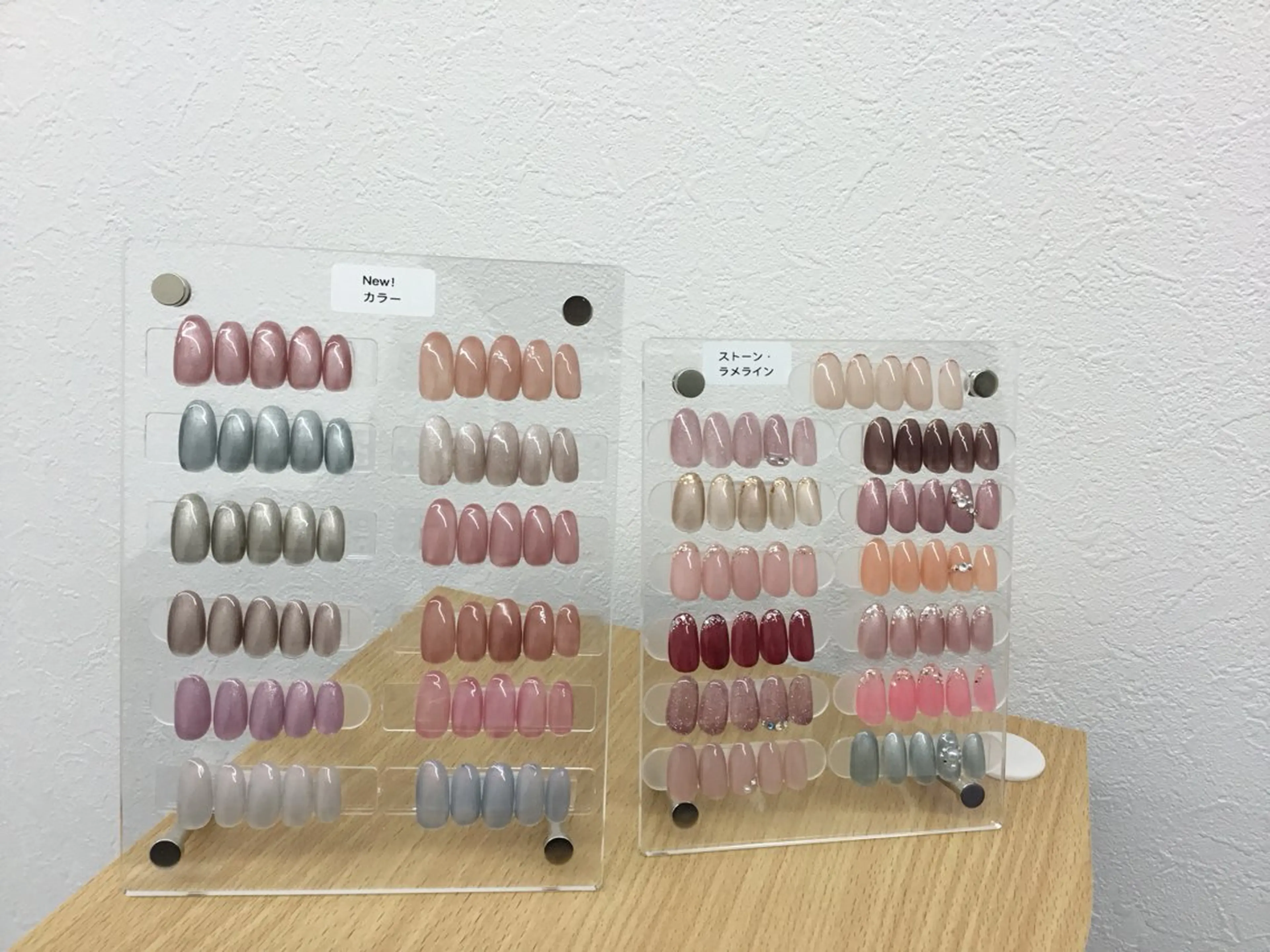 ワンカラー➕爪先ラメ　1本ストーンサービス、トリートメント付きの写真